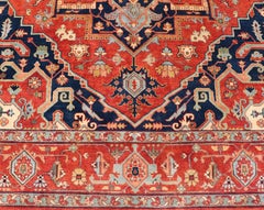 Geometrischer Serapi-Heriz-Teppich mit Medaillonreproduktion von Keivan Woven Arts, Geometrisch