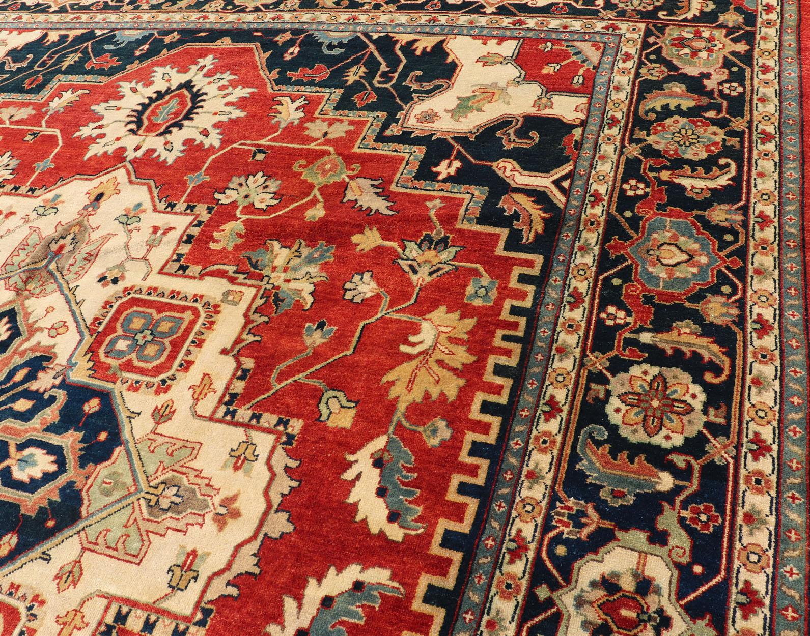 Keivan Woven Arts Großer handgeknüpfter Teppich im Serapi-Design mit geometrischem Medaillon, Keivan im Angebot 1