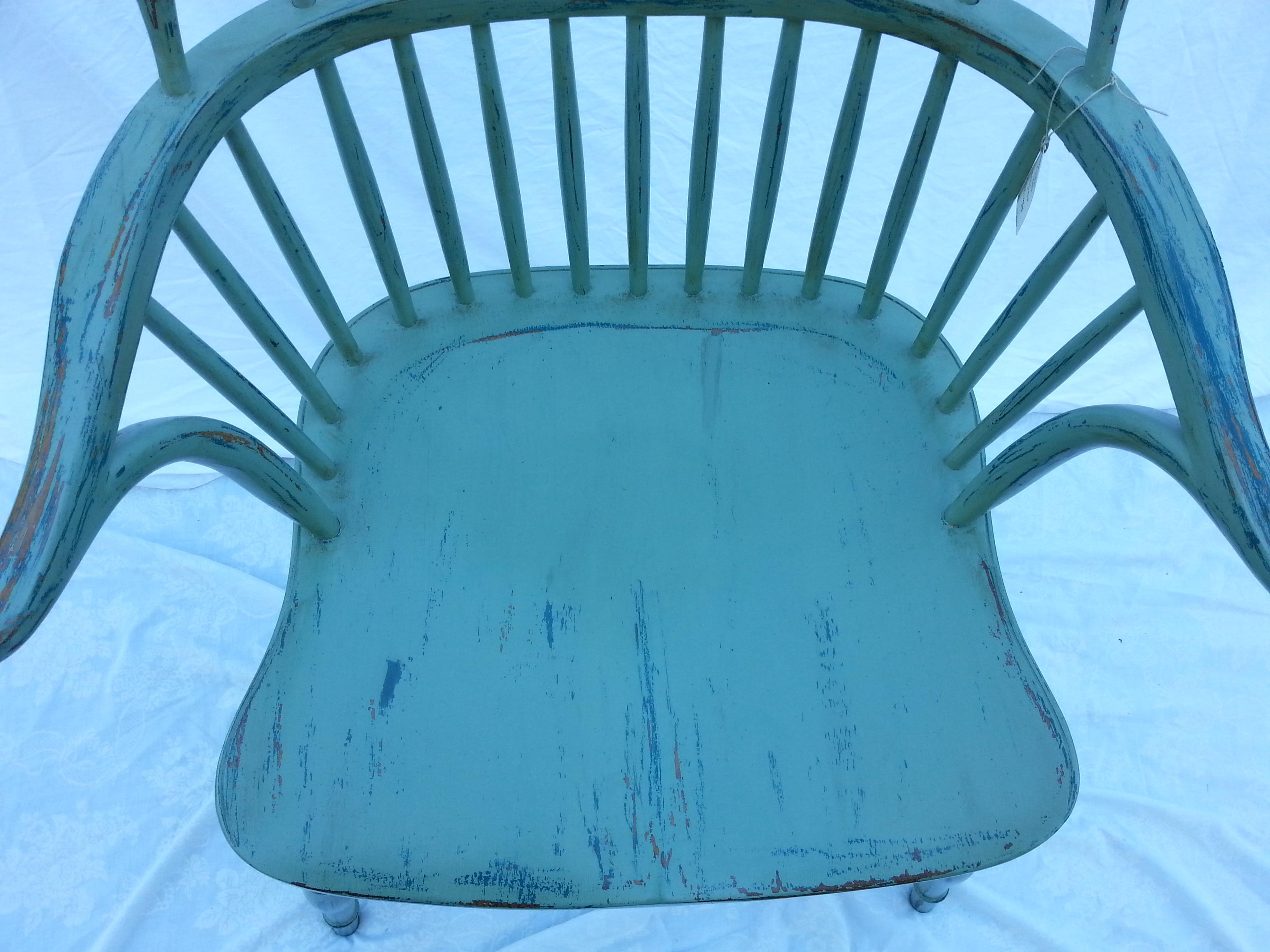 Reproduction du fauteuil à dossier en fuseau bleu poudre Excellent état - En vente à Nantucket, MA