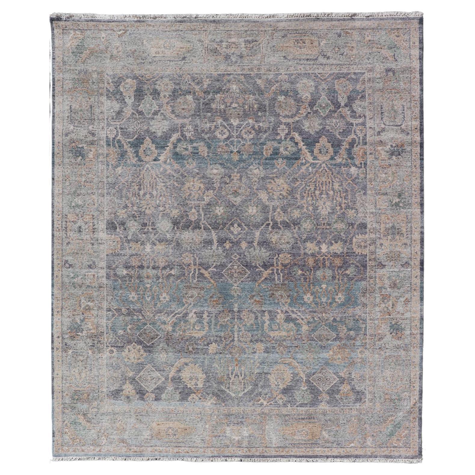 Reproduzierter Sultanabad-Teppich im Used-Look mit blauen, grauen, grauen und beigefarbenen Tönen im Used-Look 8 x 10 im Angebot