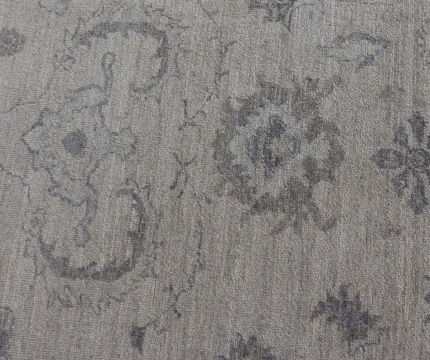Reproducción de alfombra turca de angora Oushak en serenos tonos grises y azules Anudado a mano en venta