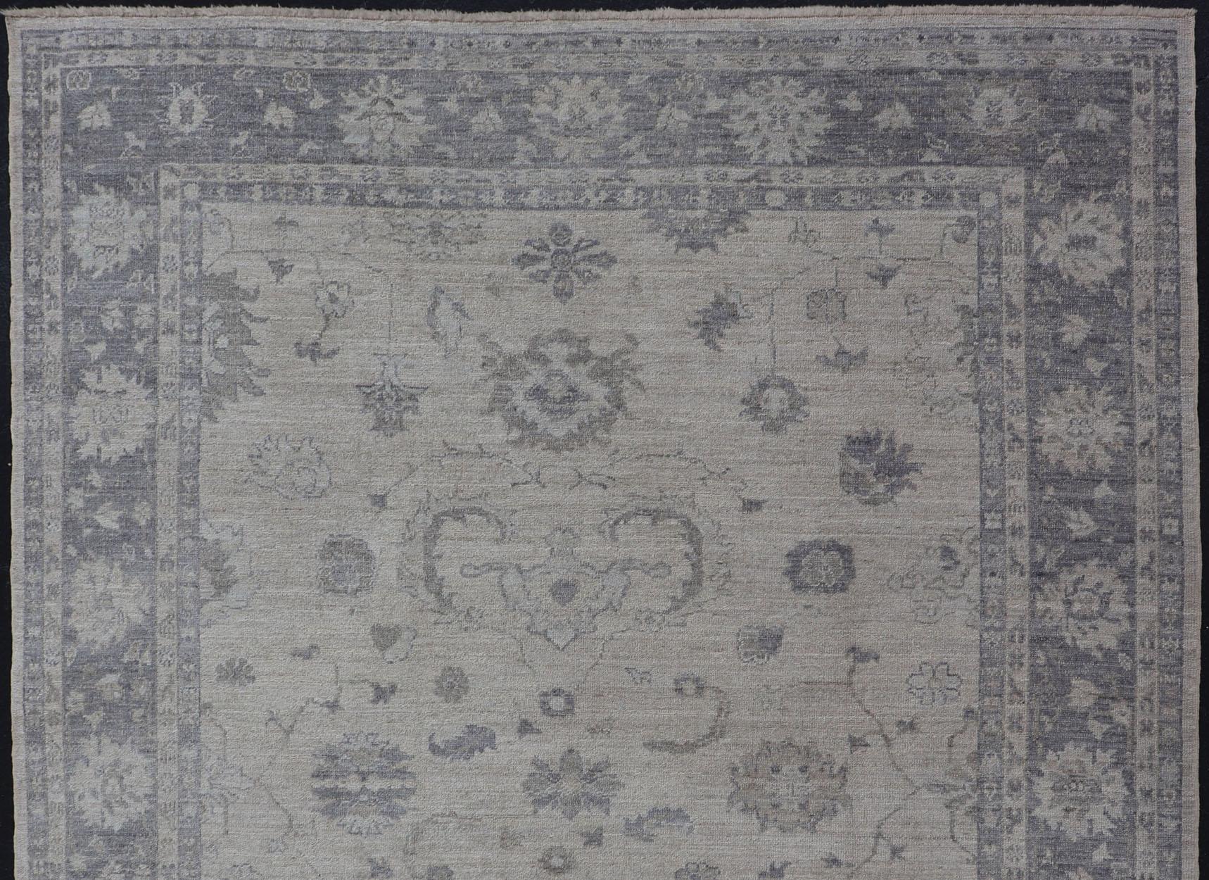 Reproducción de alfombra turca de angora Oushak en serenos tonos grises y azules Lana en venta
