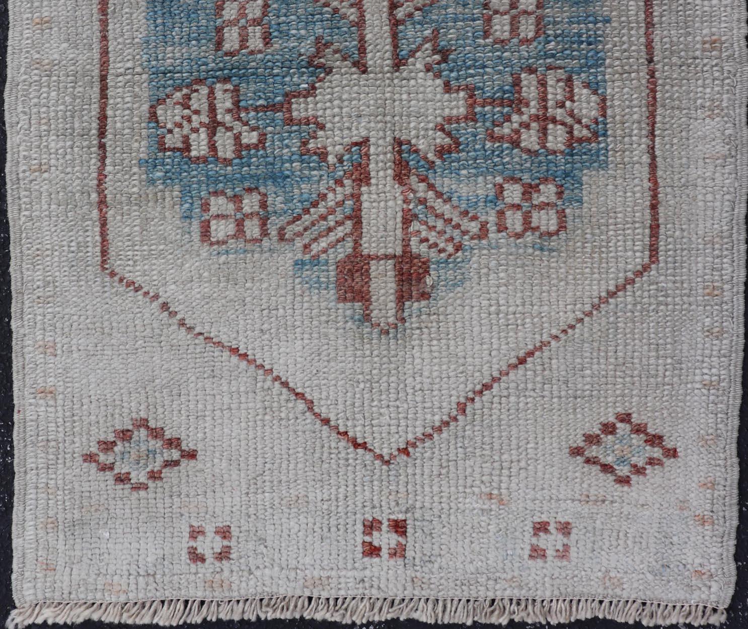 Reproduction Turkish Oushak Rug - Blue and Brown Medallion 2'2 x 3'2 For Sale 4