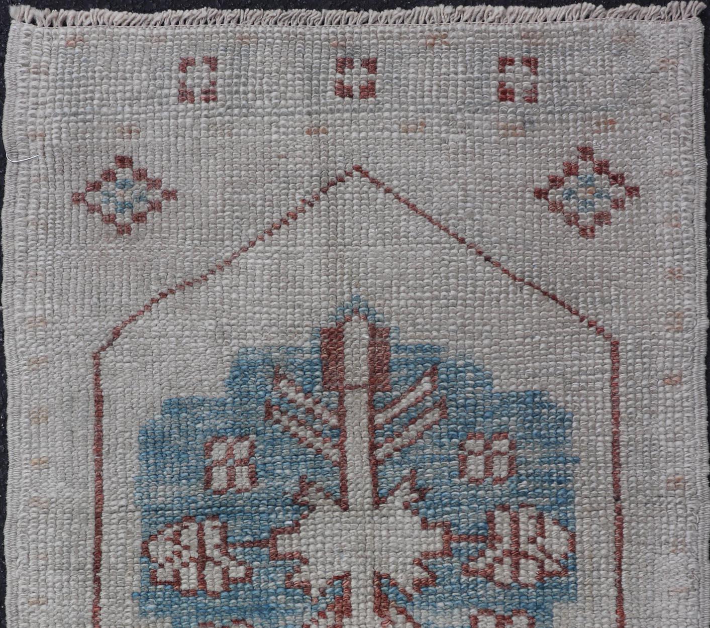 Reproduction Turkish Oushak Rug - Blue and Brown Medallion 2'2 x 3'2 For Sale 2