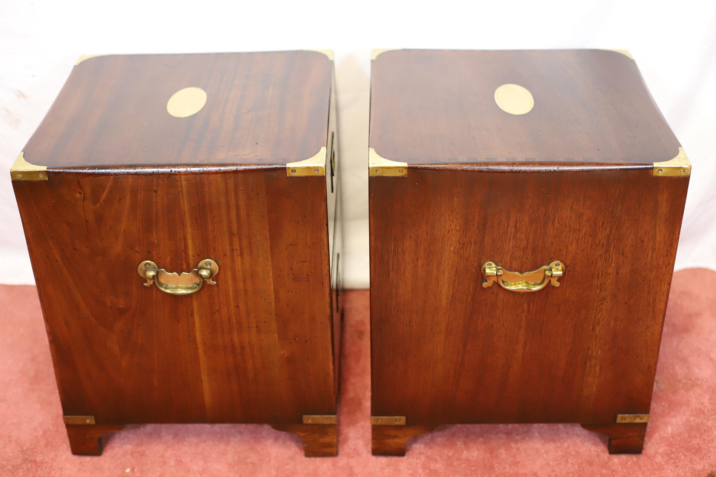 Reprodux Bevan Funnel Bellissimo Comodino in stile Campaigner Militare in vendita 2