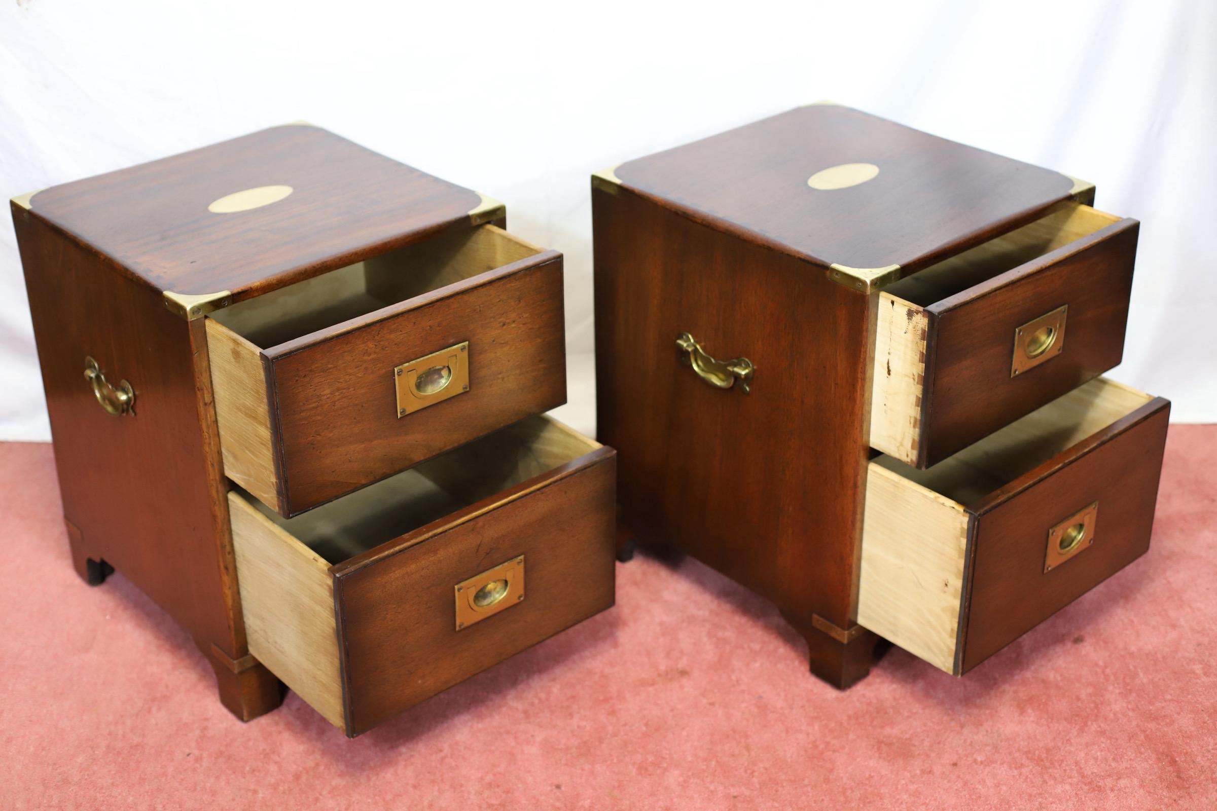 Reprodux Bevan Funnel Bellissimo Comodino in stile Campaigner Militare in vendita 3