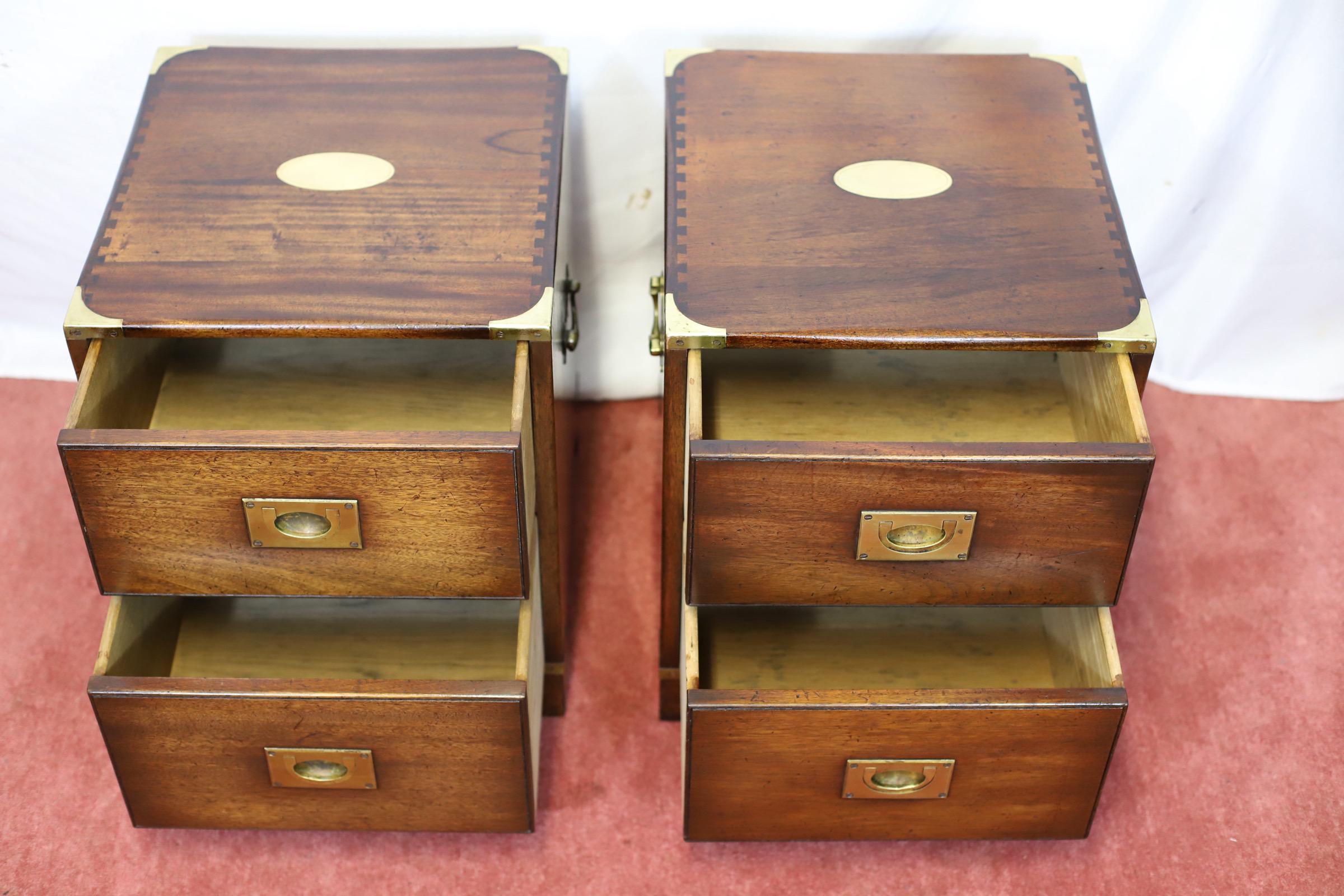 Reprodux Bevan Funnel Bellissimo Comodino in stile Campaigner Militare in vendita 4