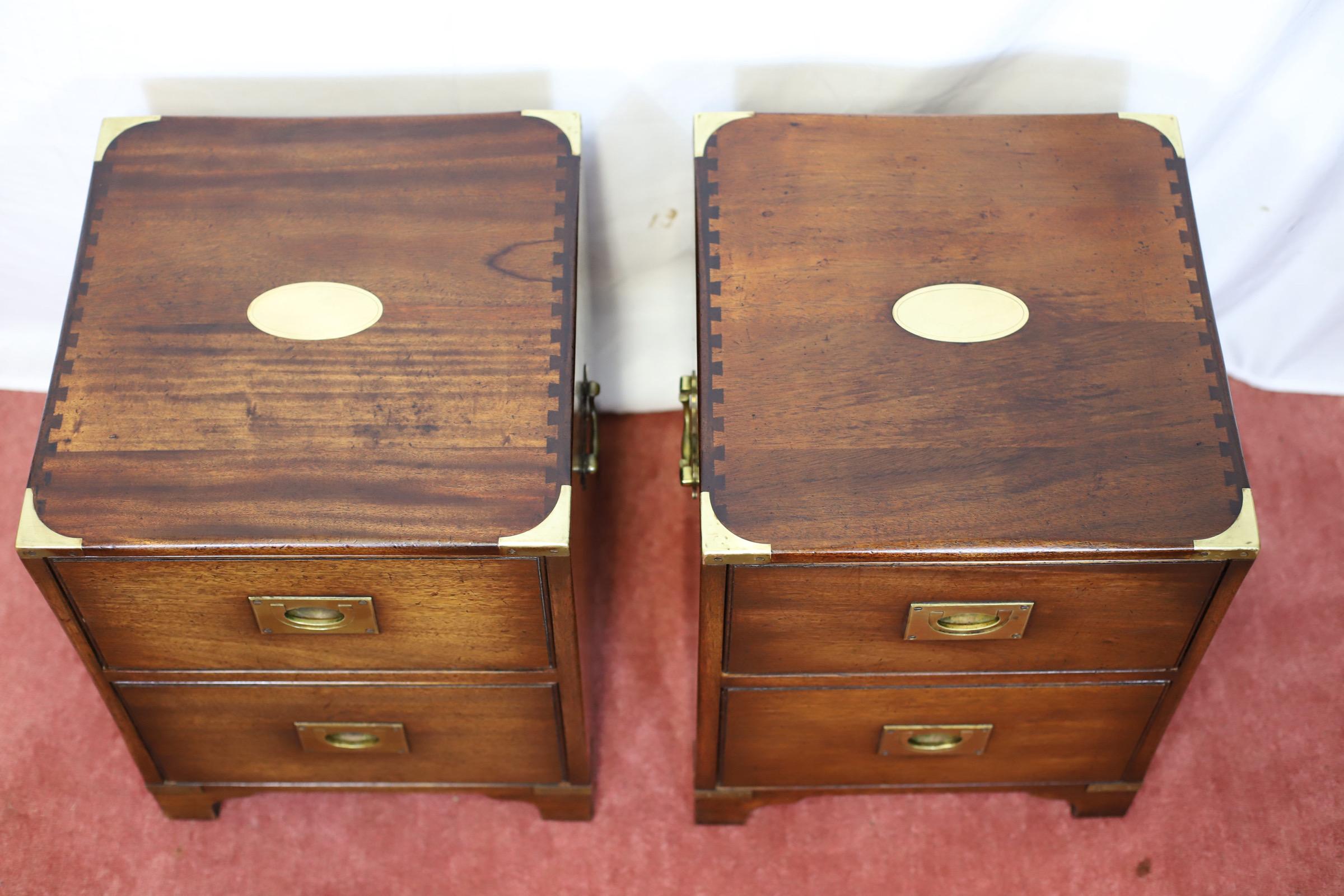 Reprodux Bevan Funnel Bellissimo Comodino in stile Campaigner Militare in vendita 5