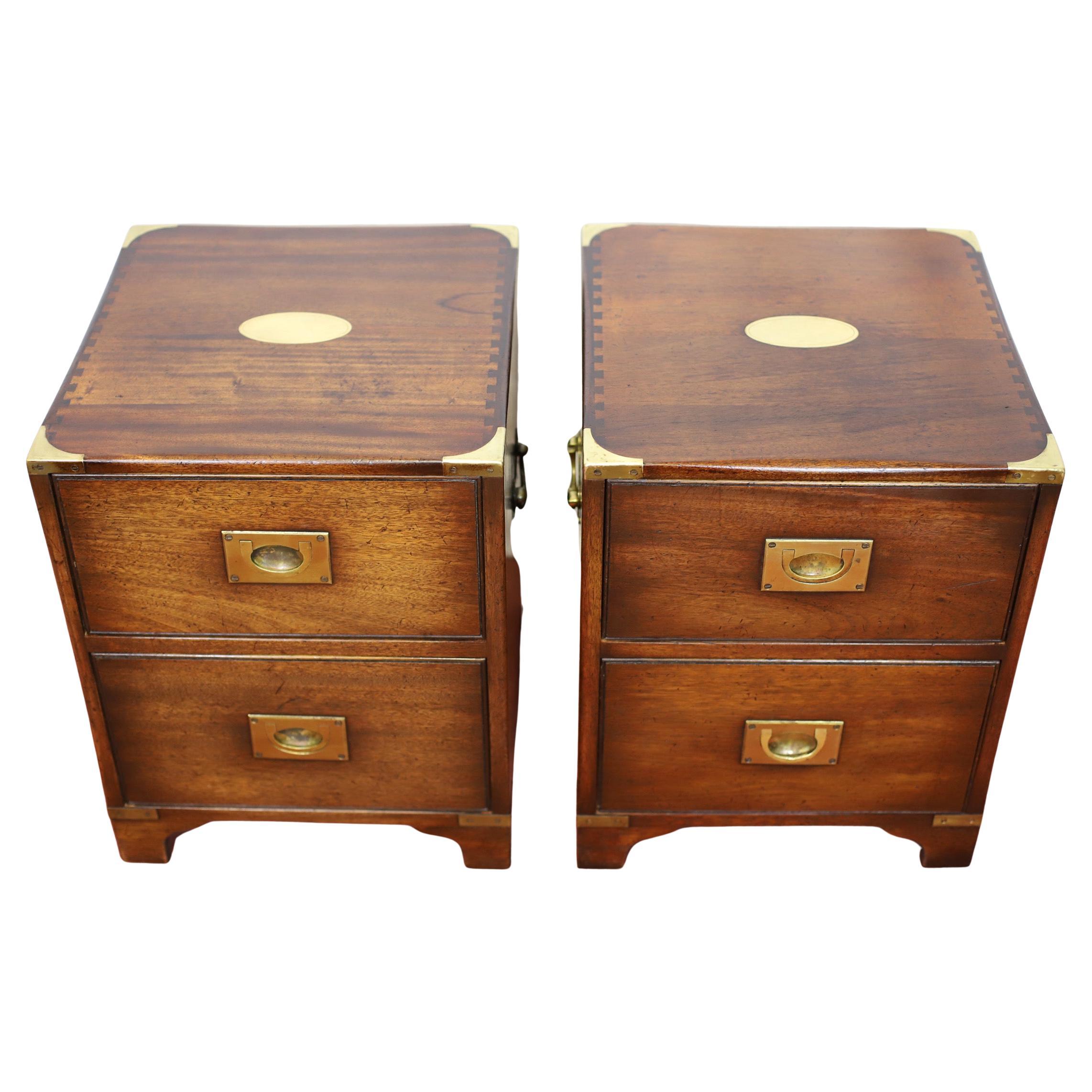 Reprodux Bevan Funnel Beautiful Military Campaigner Style Nightstands (tables de nuit de style campagne militaire)
