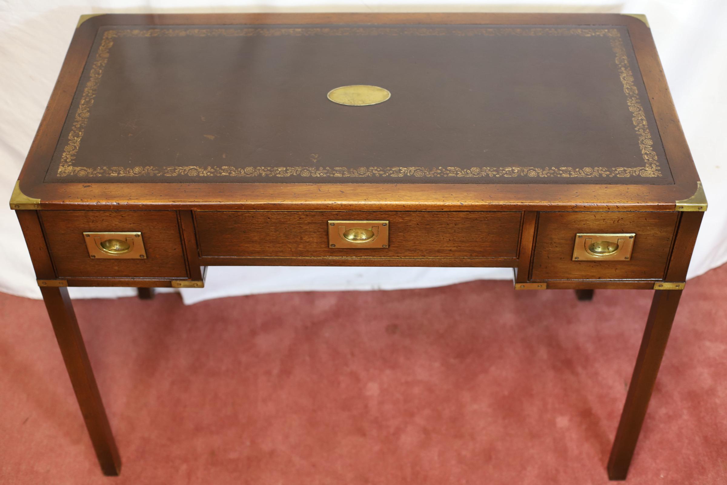 Reprodux Bevan Funnell Lovely Military Campaigner Style Schreibtisch im Angebot 4