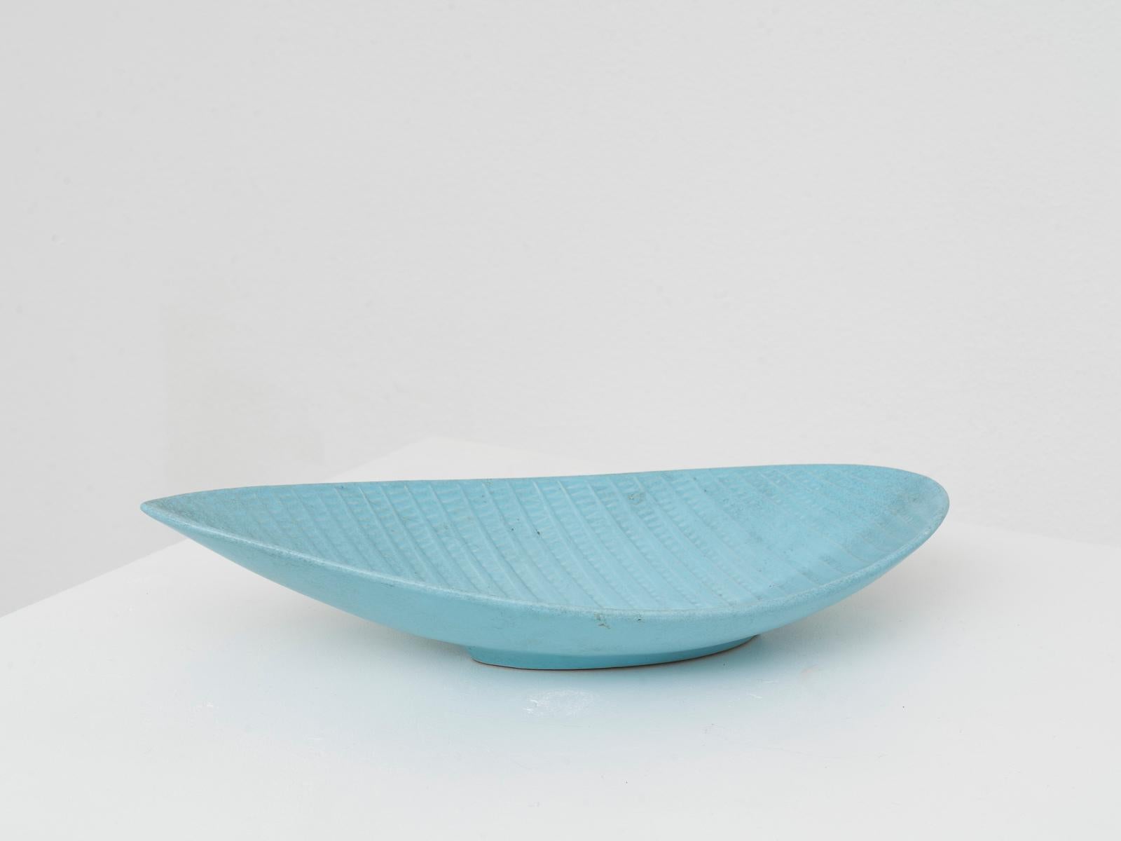 This leaf-shaped ceramic centerpiece is part of the iconic 