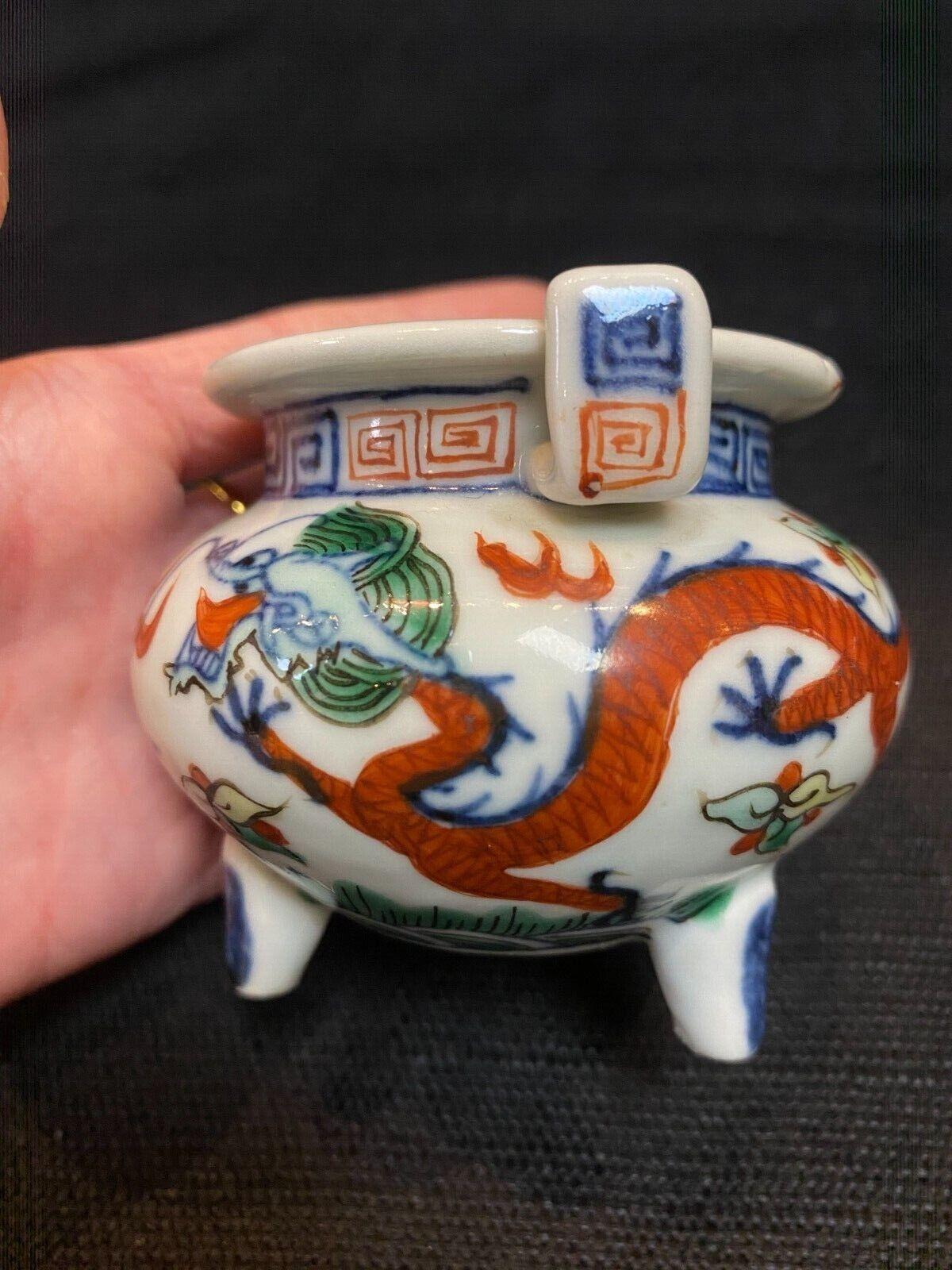 Republic of China, a Small Famille Verte Dragon Pattern Incense Burner In Good Condition For Sale In San Gabriel, CA