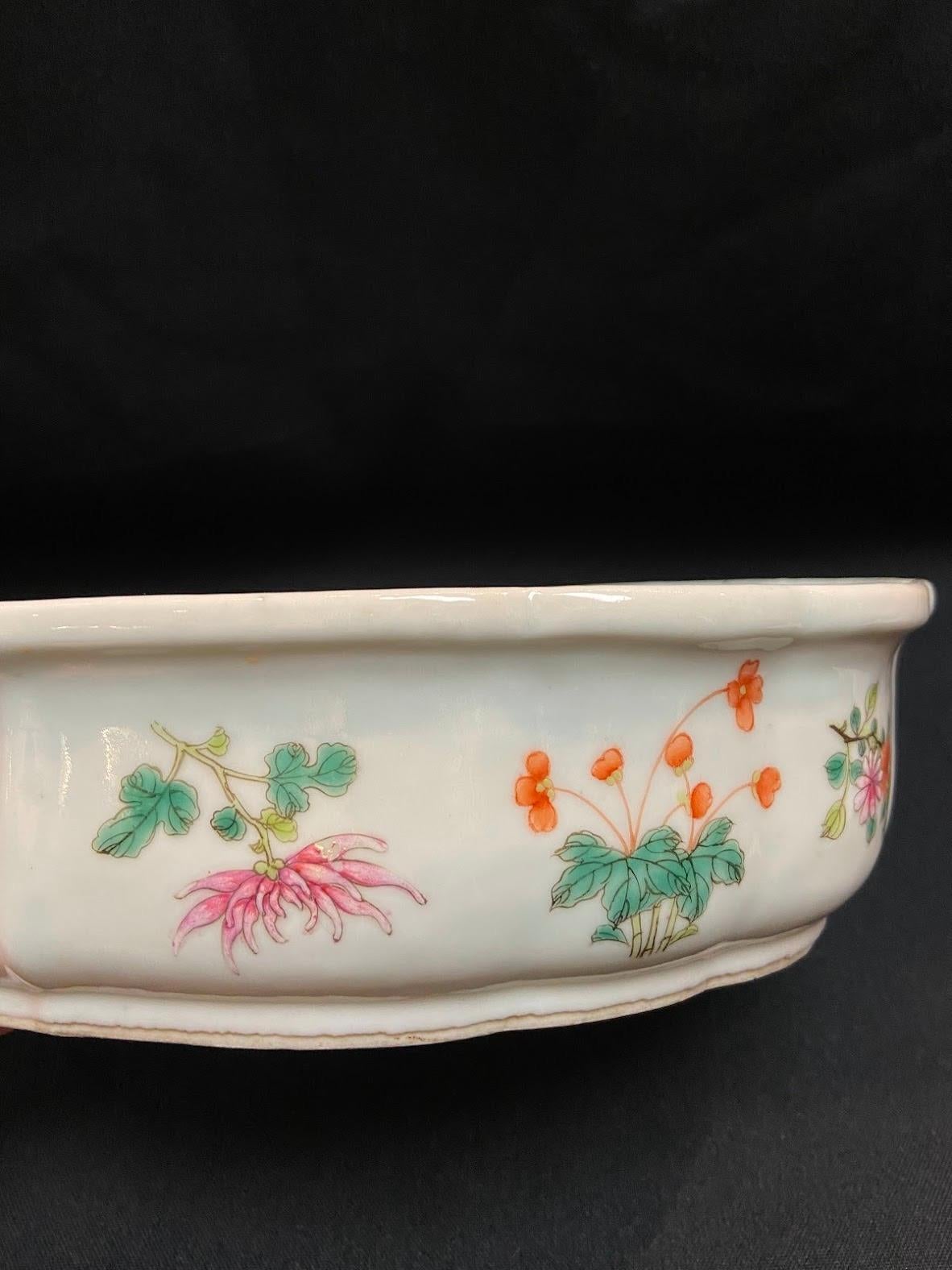 Republic of China, Chinese antique Famille rose floral painting porcelain narcissus bowl / ??,??????2? (??)
Condition: Shows normal sign of wear and use, No damage or crack. 
Material: famille rose Porcelain
Approximate size: H:7cm, L:28cm,