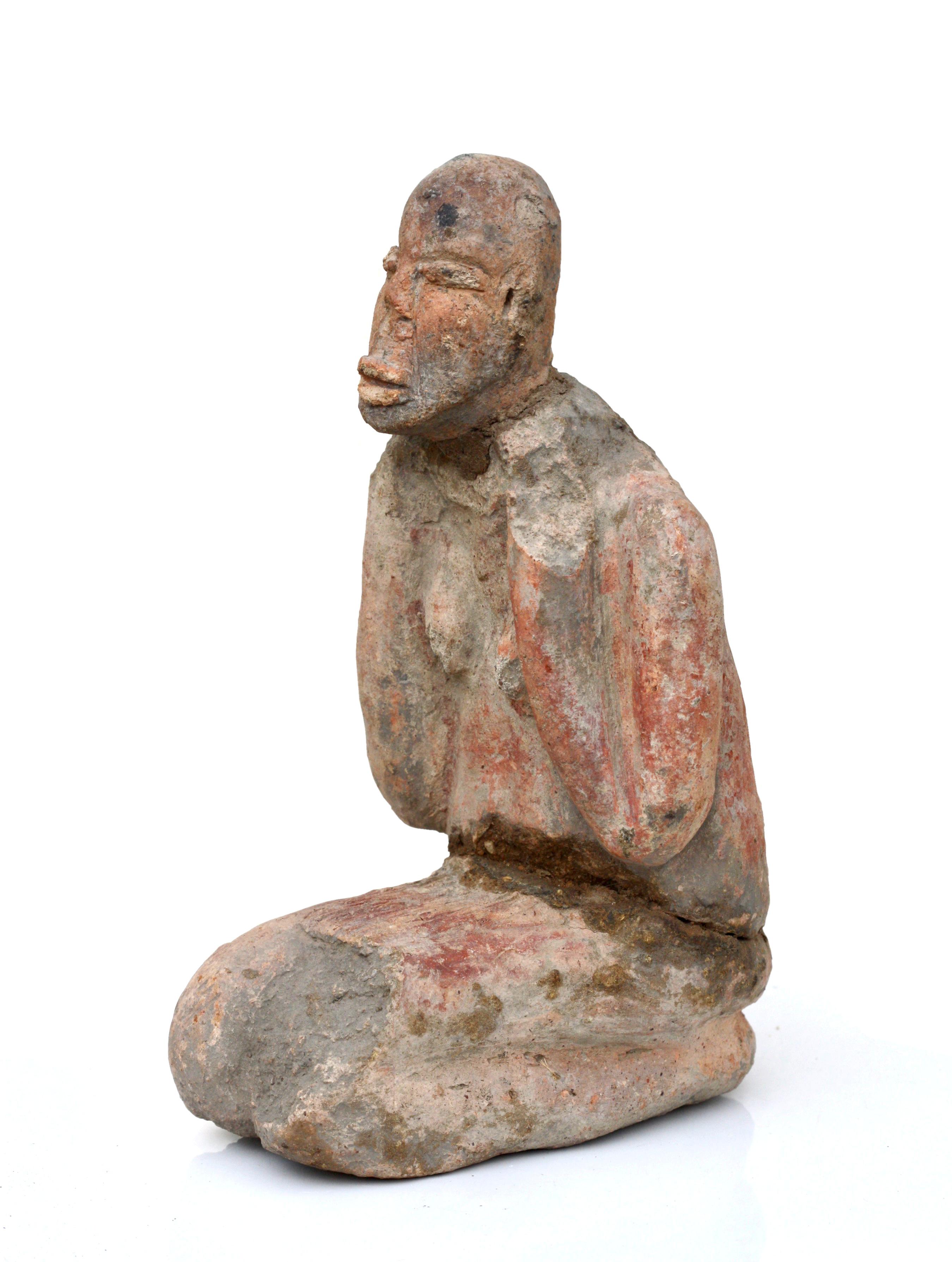 République du Mali Figure en terre cuite d'une figure féminine ancestrale Bon état - En vente à West Palm Beach, FL