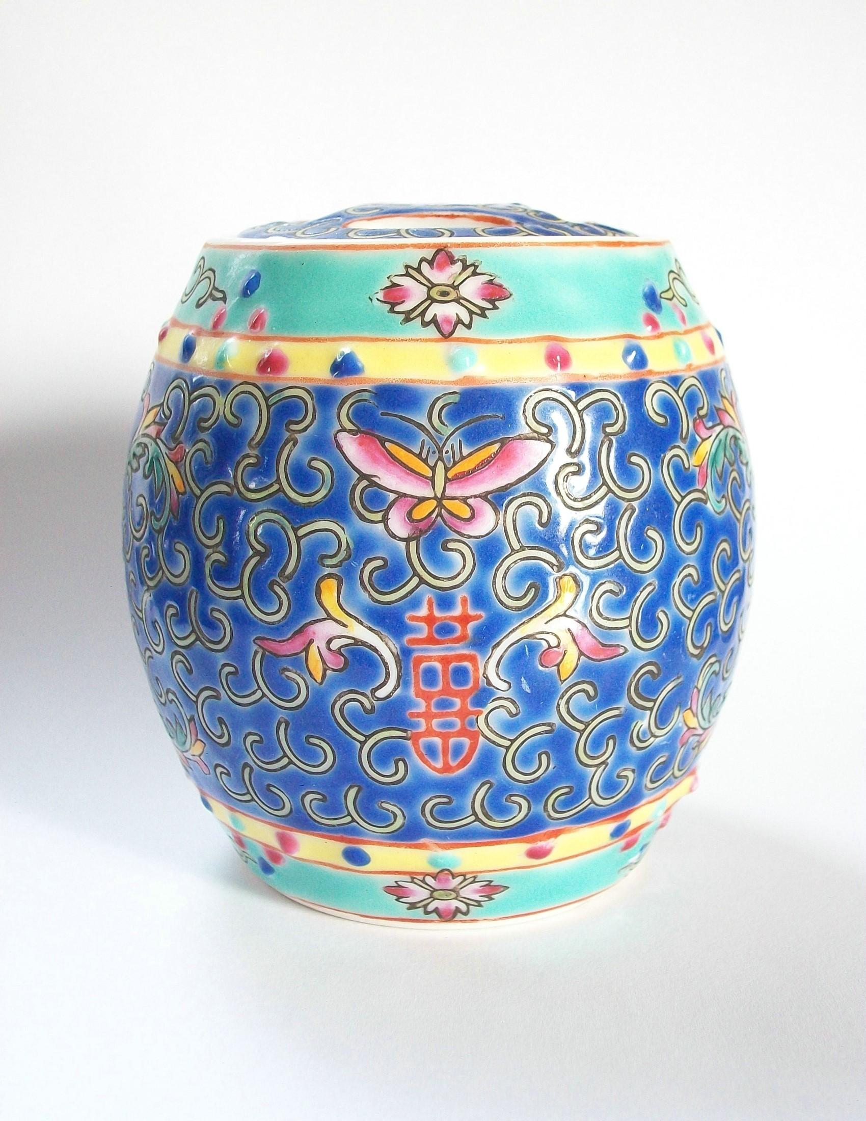 Fait main Pot et couvercle en porcelaine en forme de tonneau de la période de la République - Chine - Début du 20e siècle en vente