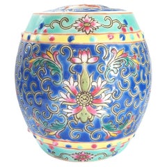 Pot et couvercle en porcelaine en forme de tonneau de la période de la République - Chine - Début du 20e siècle