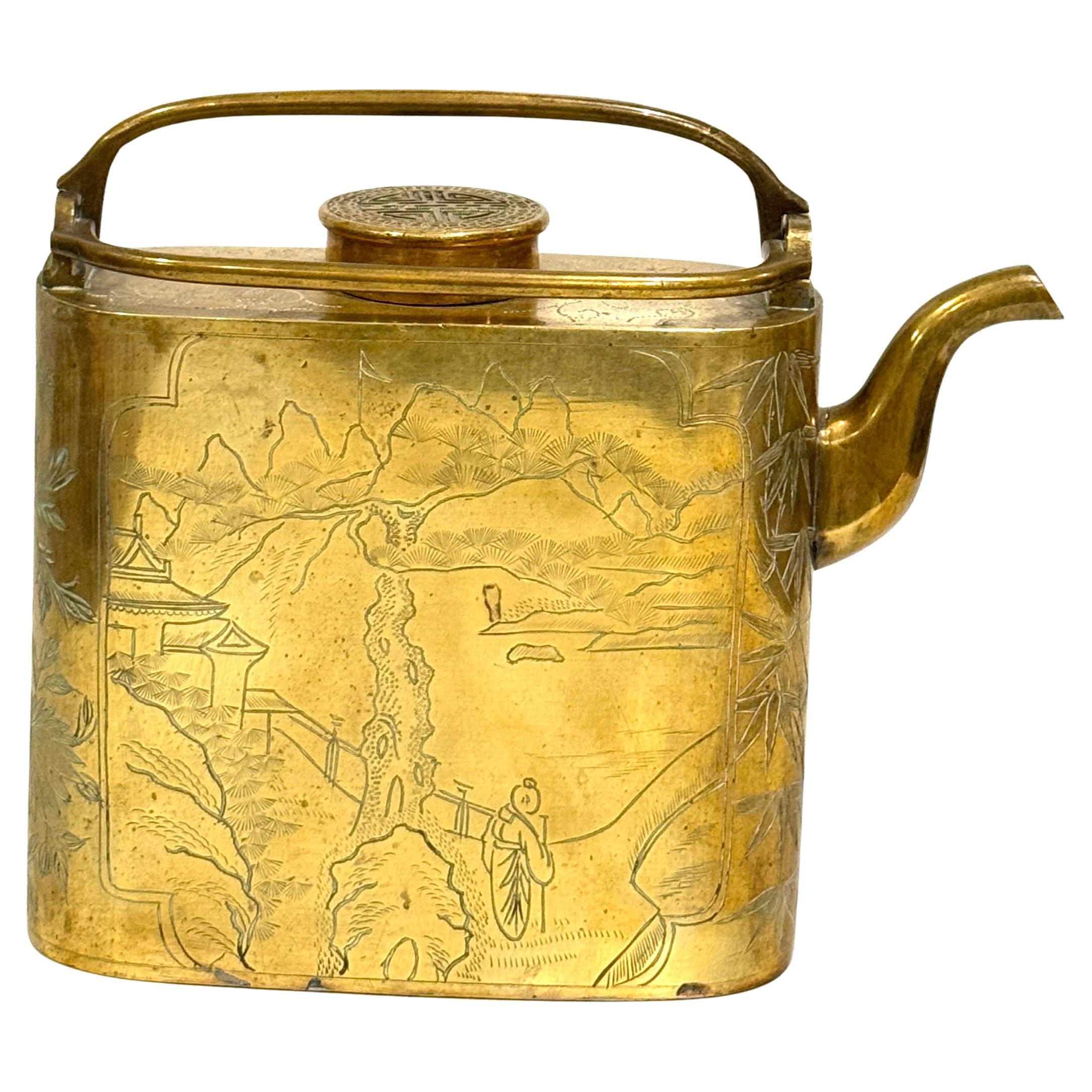 Tetera de latón de exportación china del periodo de la República con decoración grabada