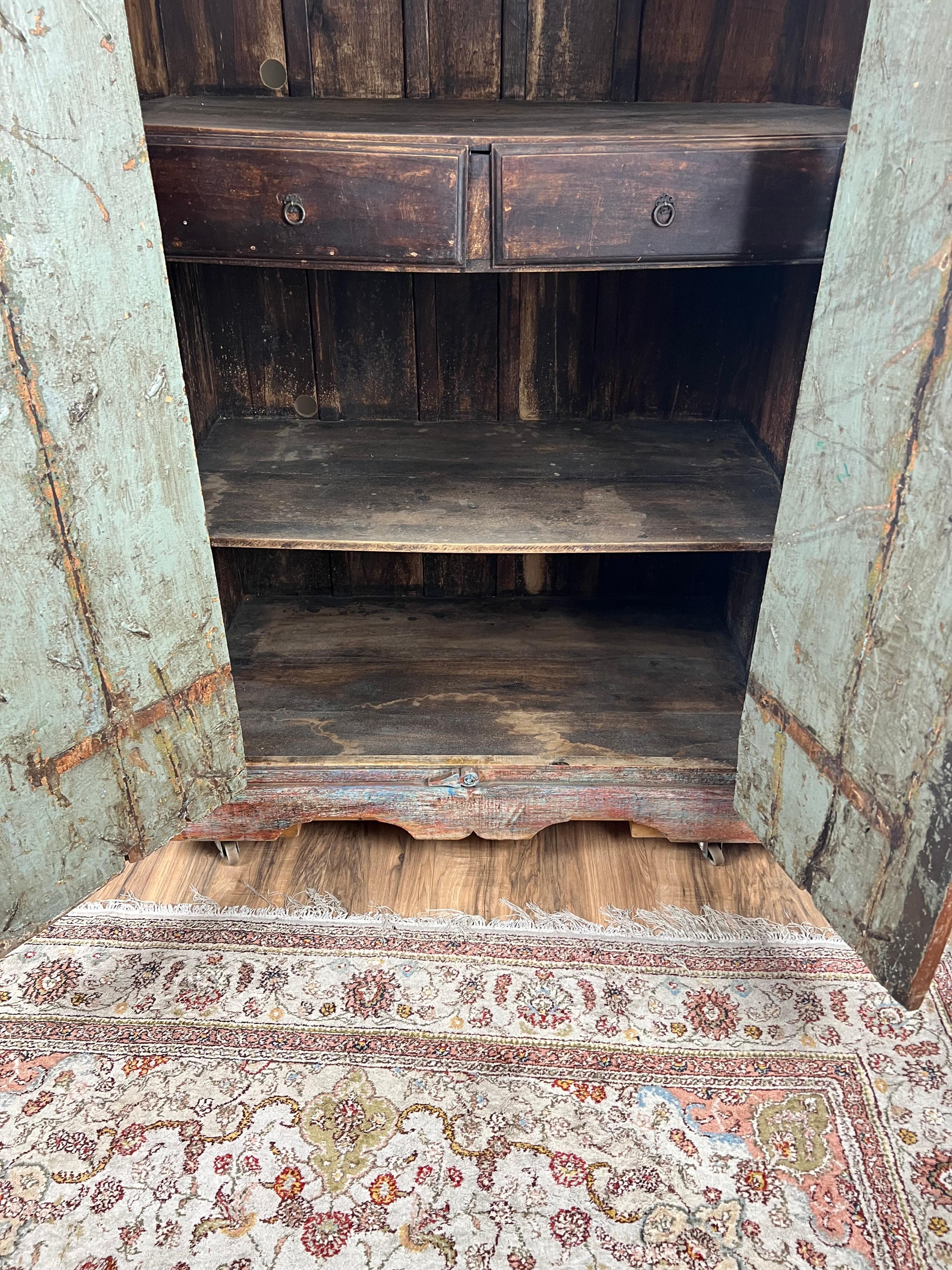 Anglo-indien Armoire à porte sculptée indienne ancienne réutilisée en vente