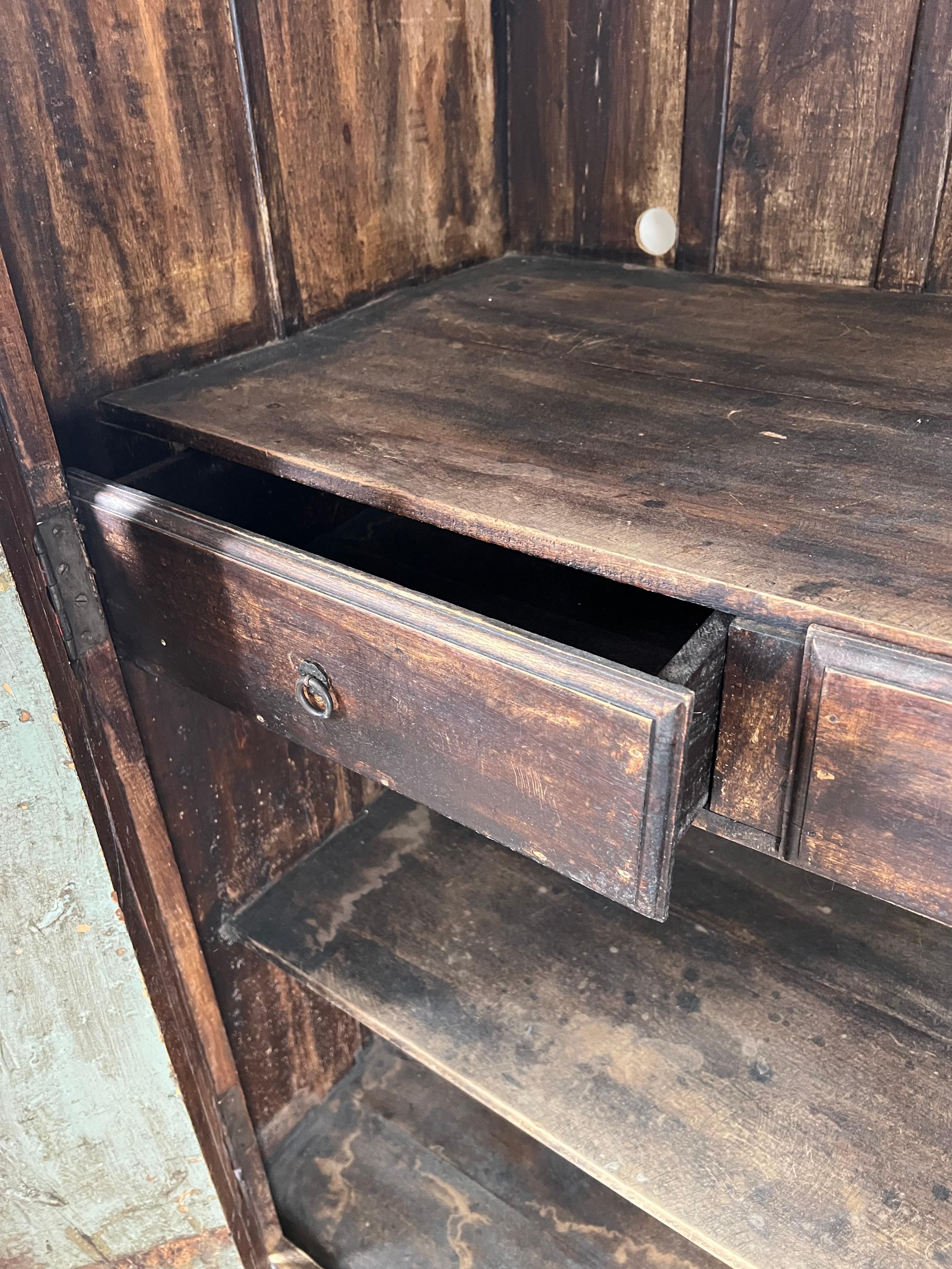 Indien Armoire à porte sculptée indienne ancienne réutilisée en vente