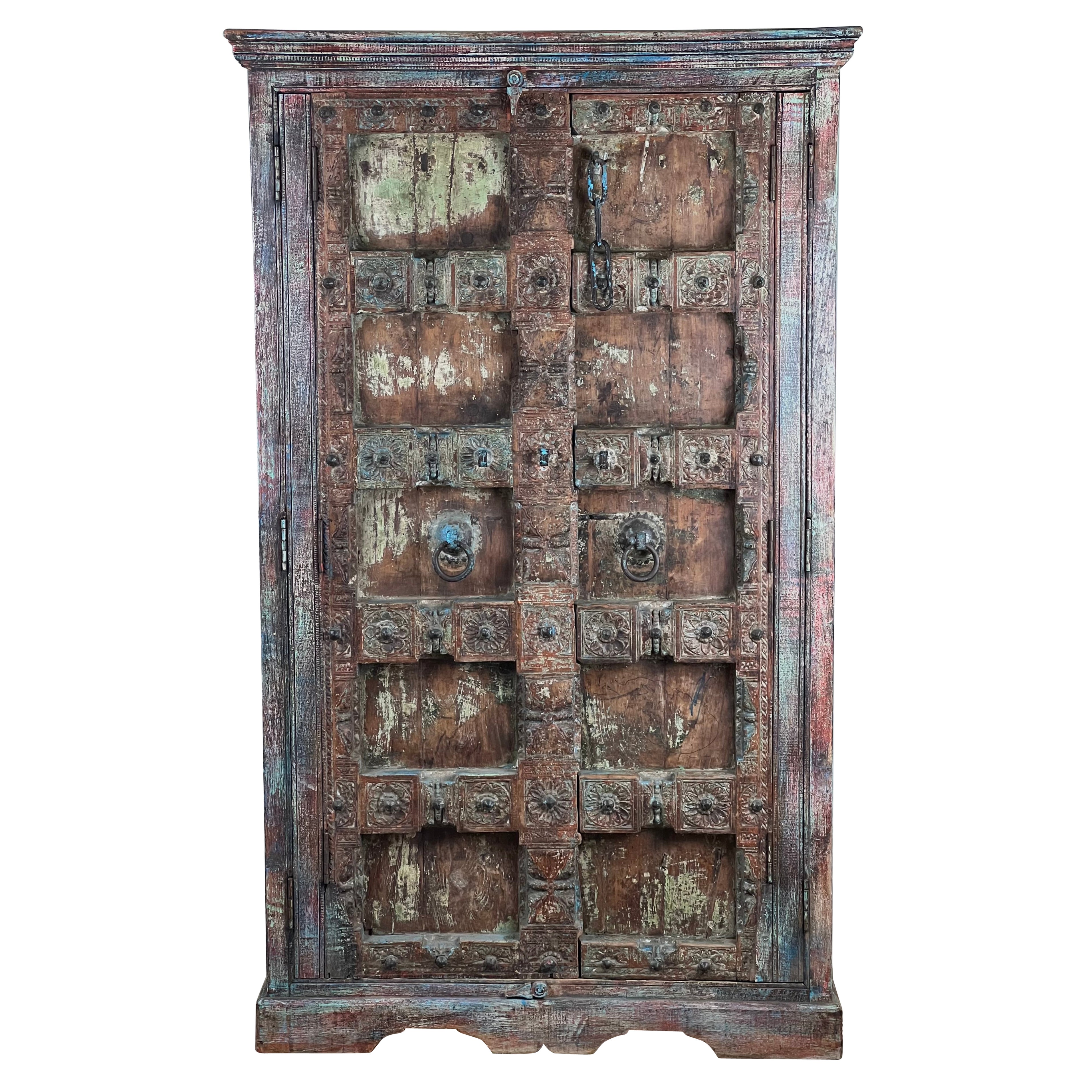 Armoire à porte sculptée indienne ancienne réutilisée en vente