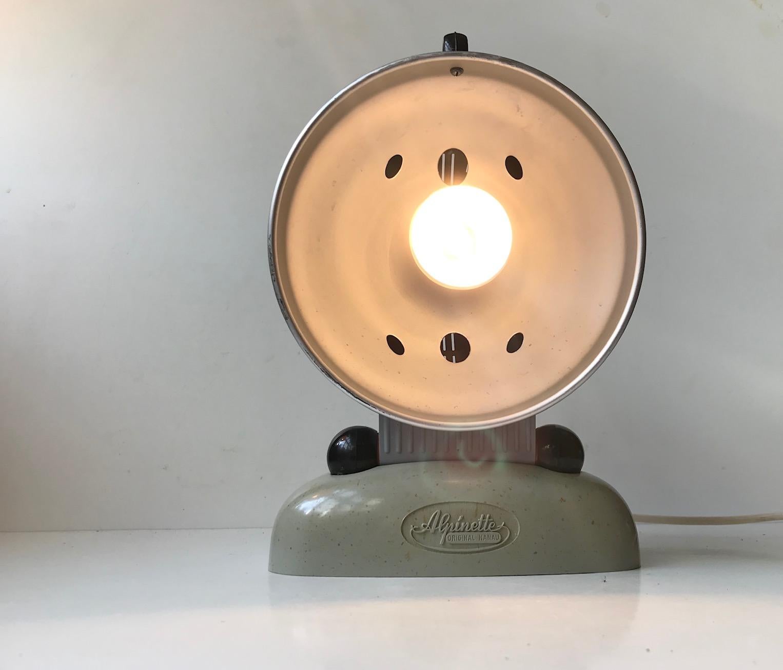 Lampe de bureau Hanau Bullit d'origine réutilisée, Allemagne, années 1950 Bon état - En vente à Esbjerg, DK