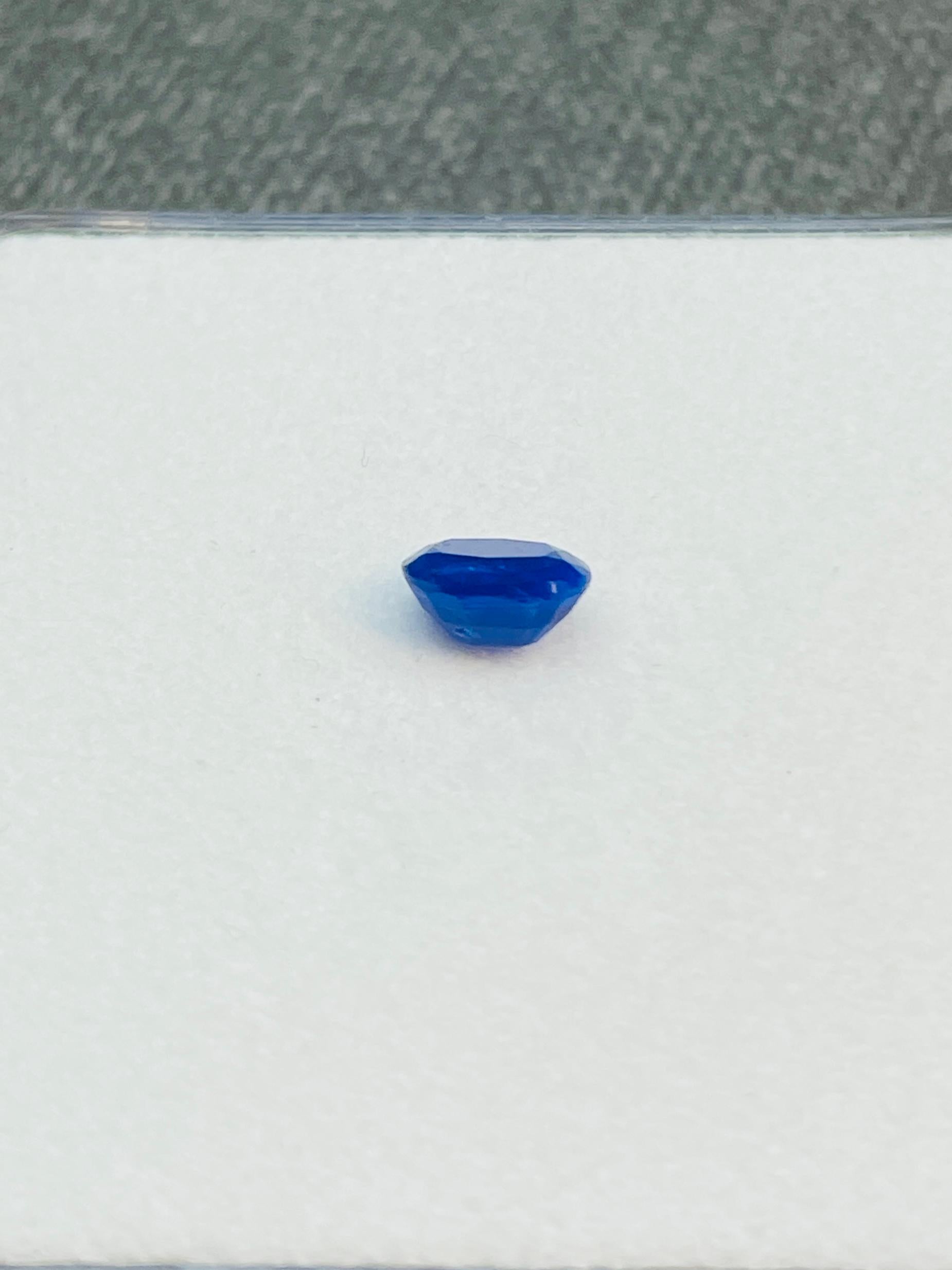 Rere clean Hauyne 0.27ct with GIT certificate deep blue natural no treatmen For Sale 2