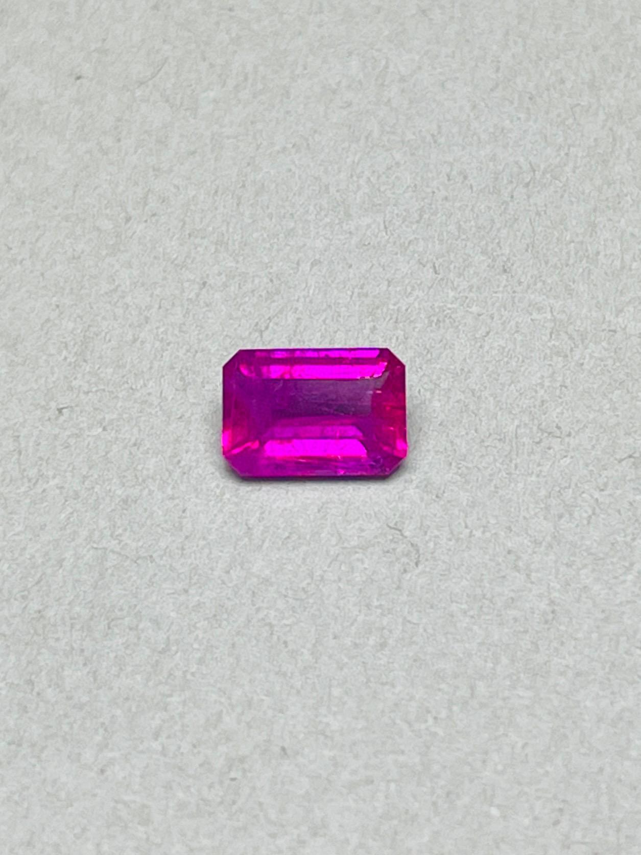  GIA Zertifikat Roter Smaragd roter Beryll seltene Größe sauberste Collectional 
RE09
Name: Natürlicher roter Beryll Roter Smaragd 
Gewicht: 0,55ct
Farbe: Rot-Rosa mit Glanz 
Klarheit: Augenrein 98% 
Herkunft : Amerikanisch 
Behandlung: Leichtes Öl