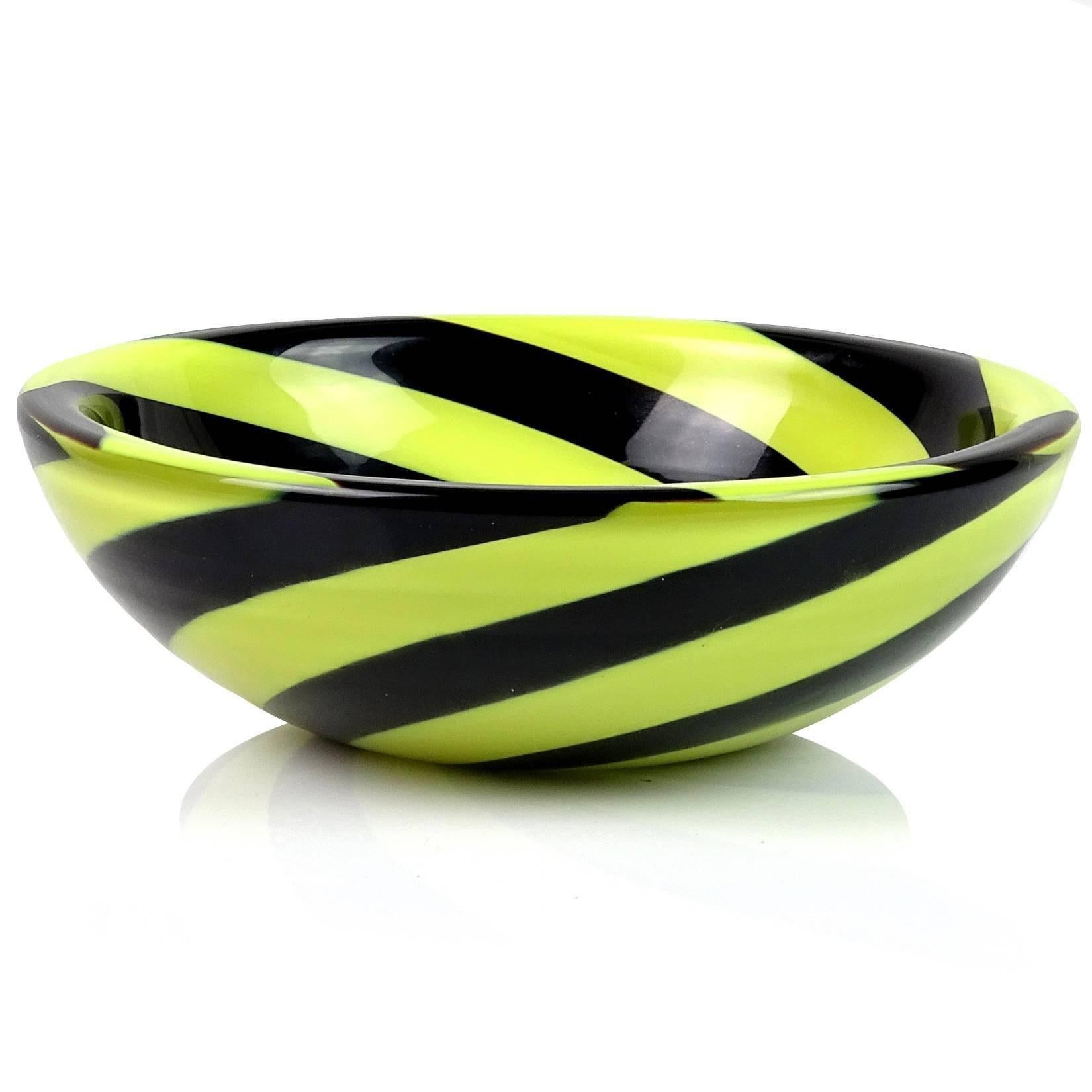 Hand-Crafted Reserved for Tina - Fulvio Bianconi Venini Optic Swirl Bowls