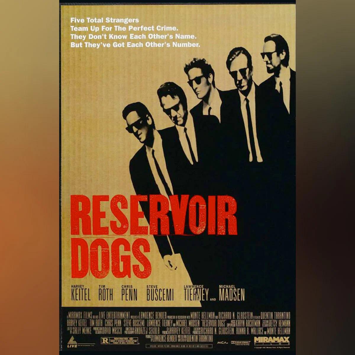 Reservoir-Hunde (1992)
Original ein Blatt (27 x 40 Zoll)

Original US-Plakat von 1992. Fünf völlig Fremde schließen sich zusammen, um das perfekte Verbrechen zu begehen. Sie kennen den Namen des anderen nicht. Aber sie haben die Farbe des jeweils