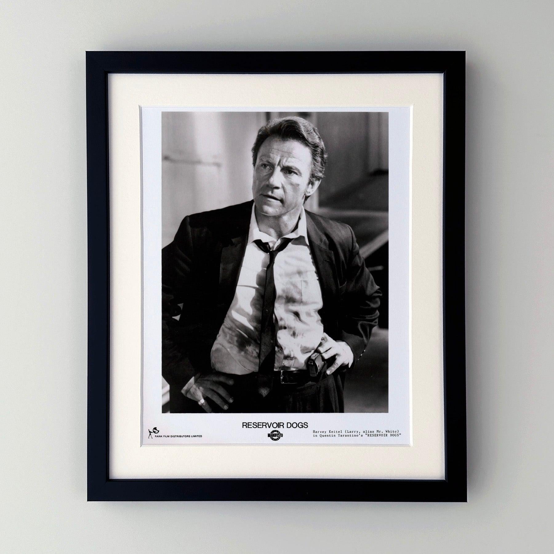 Photo publicitaire originale de 8x10 inches pour Reservoir Dogs (1992) avec Harvey Keitel, Tim Roth et Michael Madsen et réalisé par Quentin Tarantino.

Les photos de publicité (film/production) ont été créées pour aider les studios à promouvoir