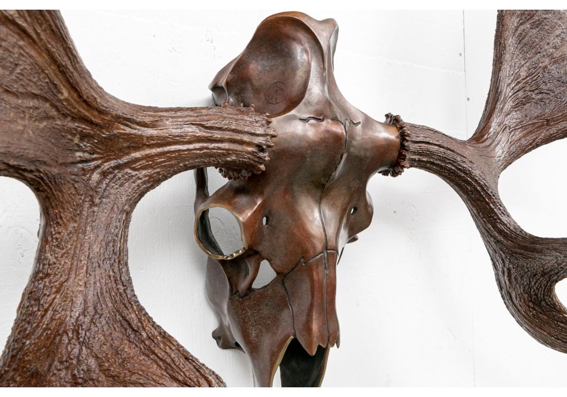 20ième siècle Crâne d'élan en résine et bronze à fixer au mur en vente