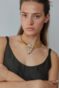 Resin and powder quartz triangle stone