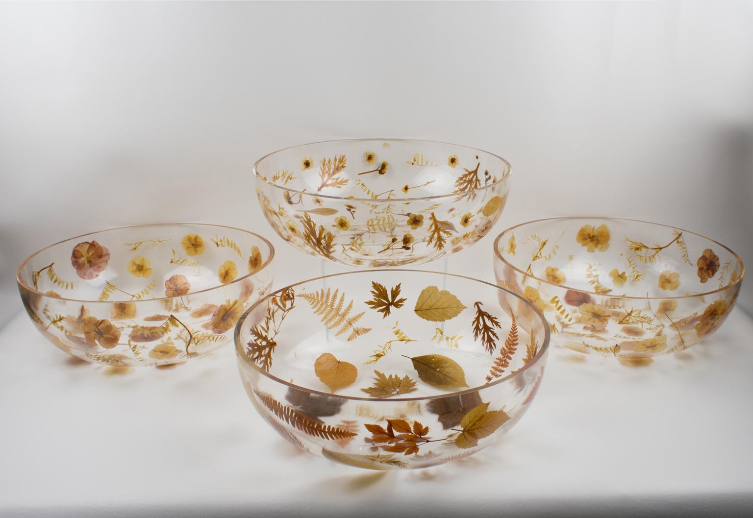 Resin Bowl Centerpiece with Leaves and Flowers Inclusions, Italy 1970s In Excellent Condition For Sale In Atlanta, GA