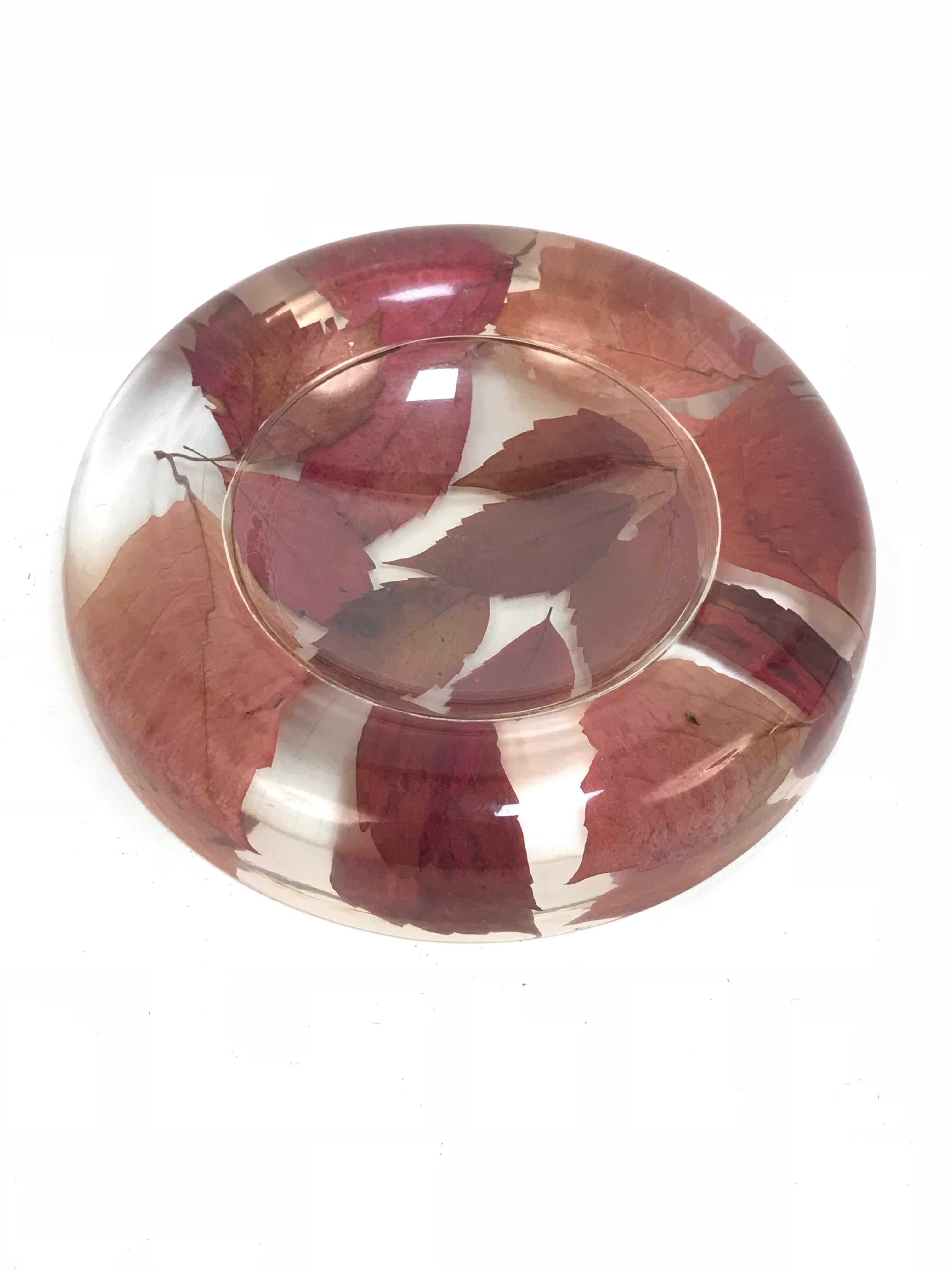 Centro de mesa de resina con hojas en el interior, Made in Italy, años 70 Italiano en venta