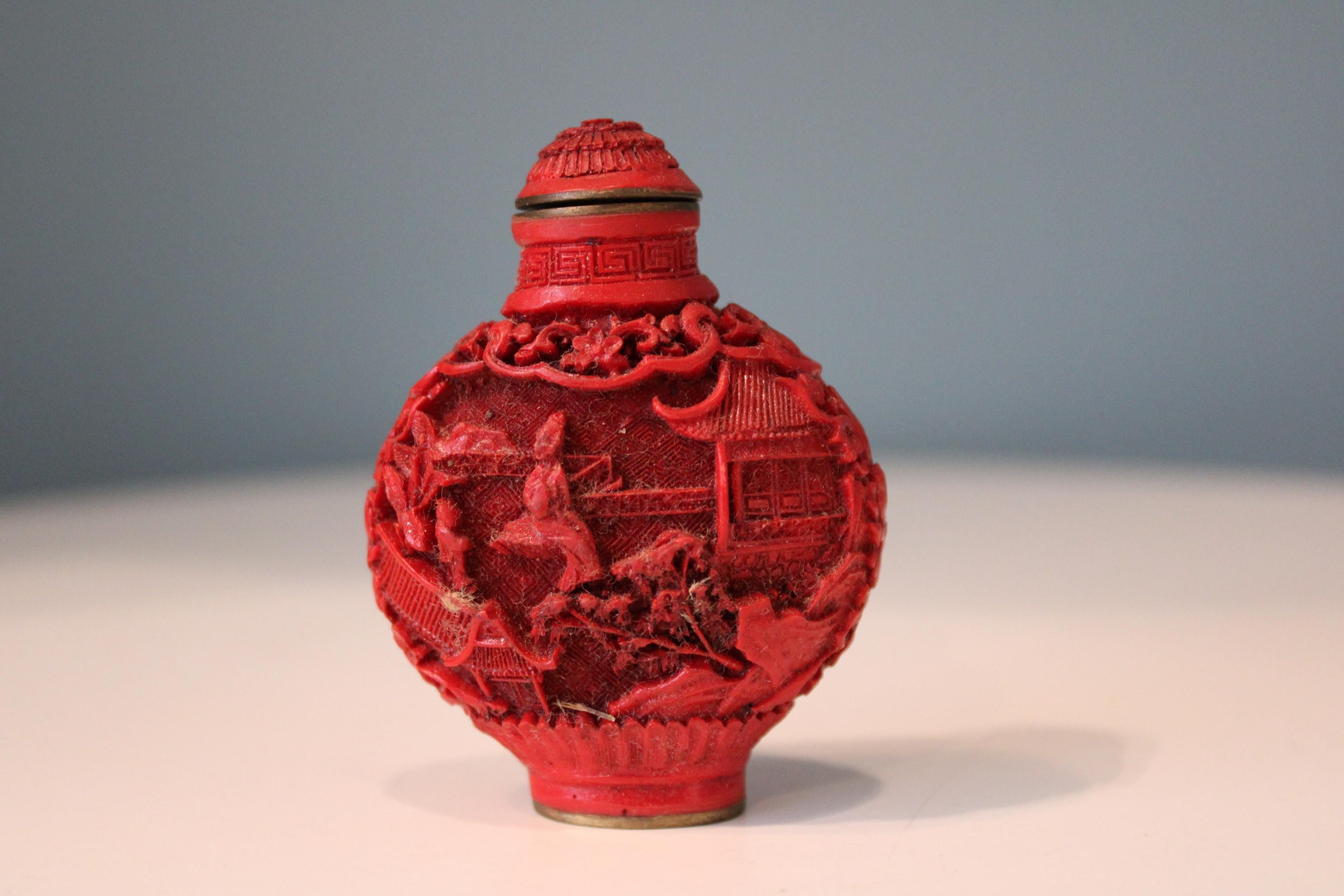 Resin Chinese Snuff Bottle In Fair Condition For Sale In Paris, FR