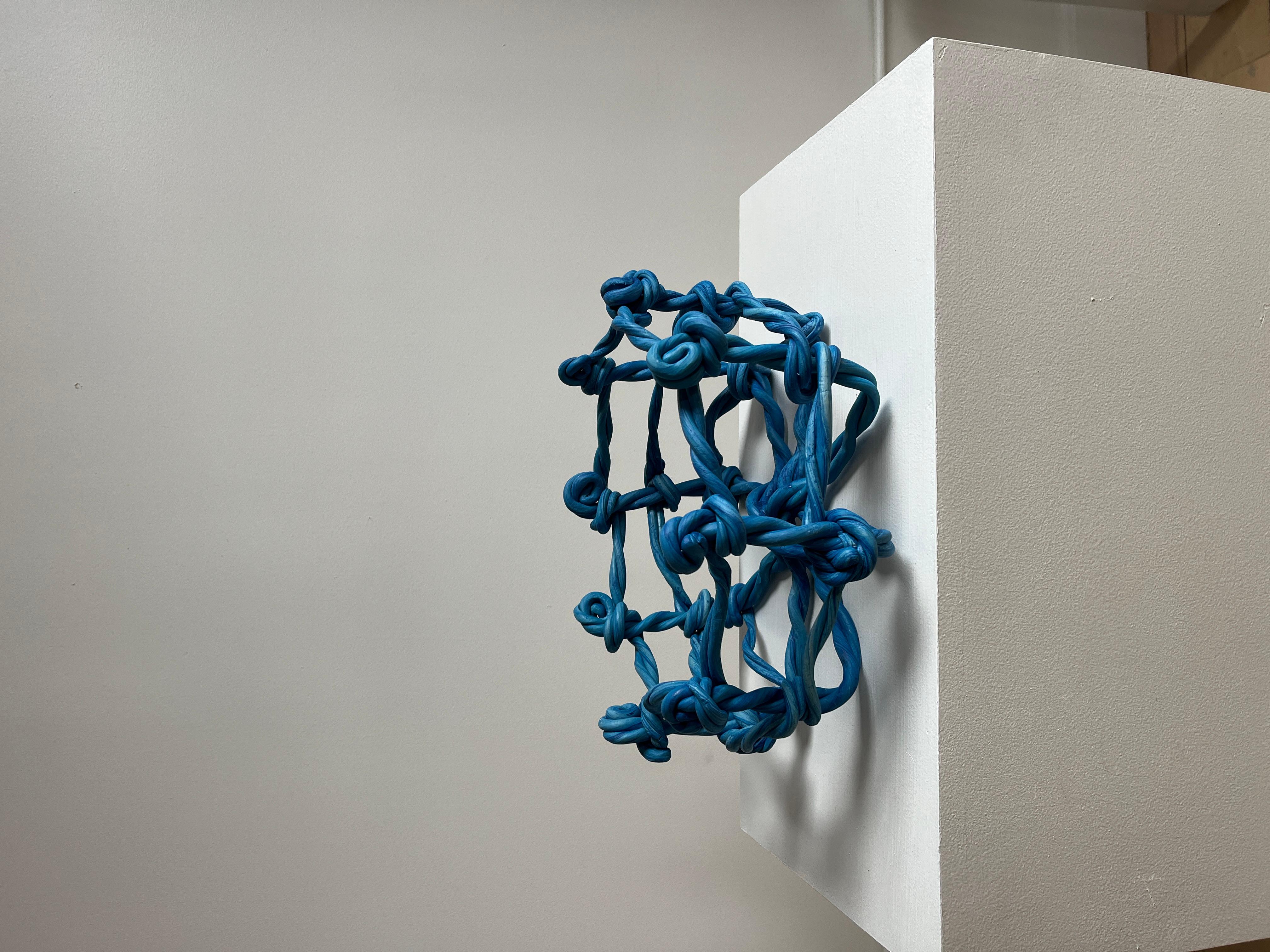 Cesta decorativa de resina epoxi dorada by Joseph Algieri en venta 2