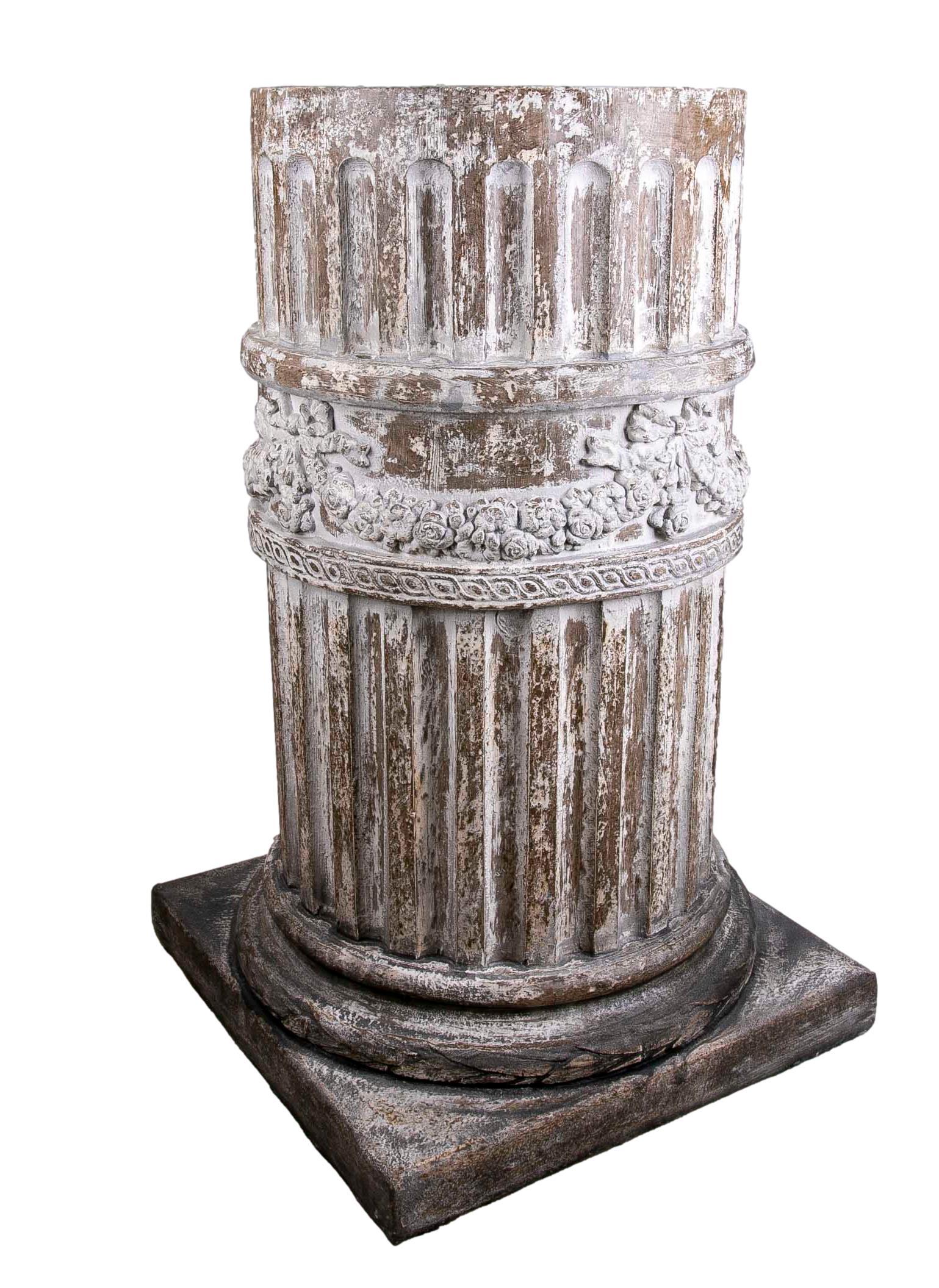 Resin Imitation Wooden Stand with Antique Style Finish In Good Condition For Sale In Marbella, ES