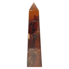 Obélisque en résine avec inclusions d'écorce de bois par Pierre Giraudon, France, vers 1970