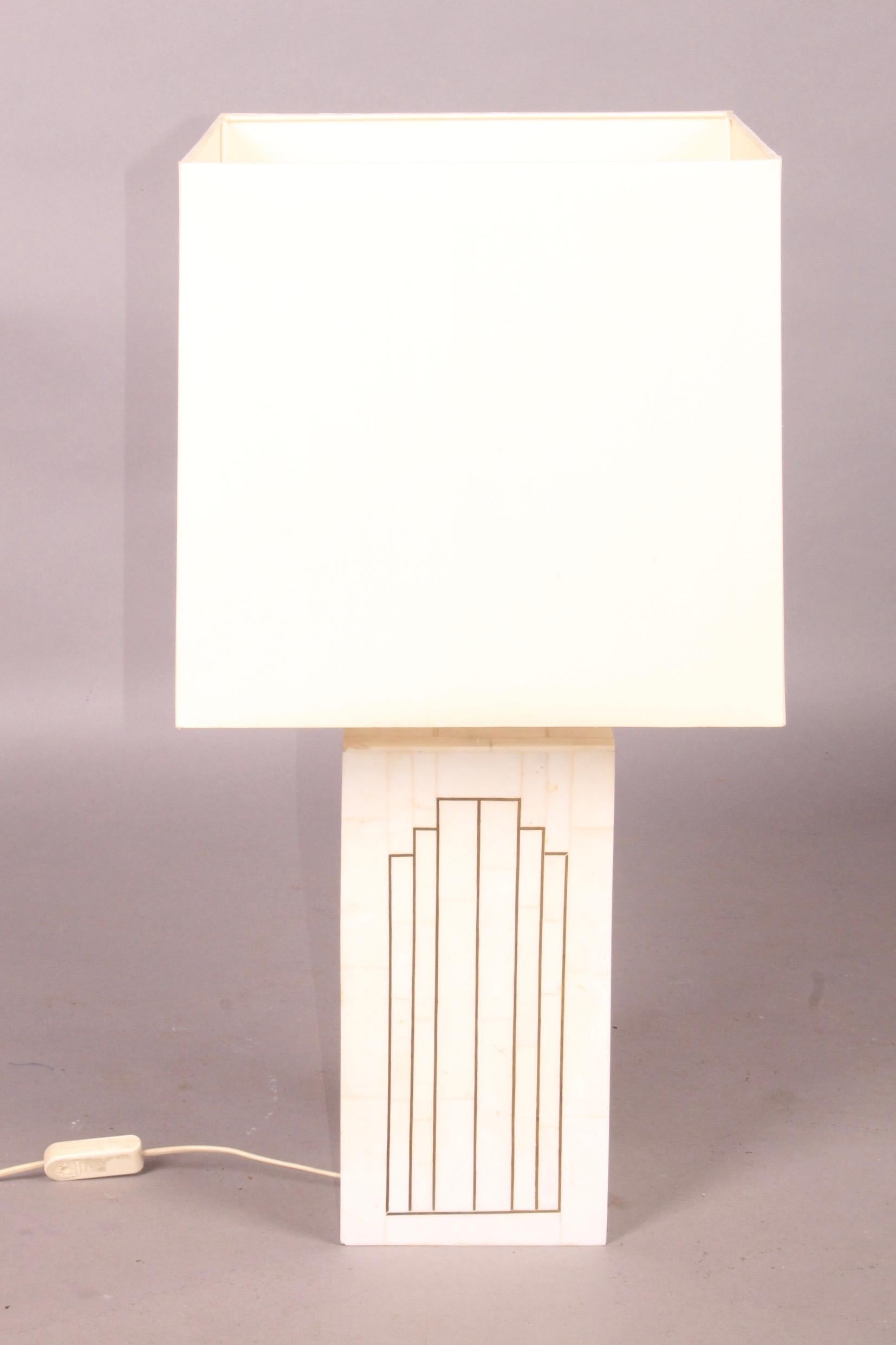 Resin table lamp. Dimensions without shade H 50, 18, 18 cm.