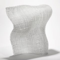 Resonance II, abstraktes, klares, wellenförmiges, gewebtes Glaskunstwerk von Cathryn Shilling