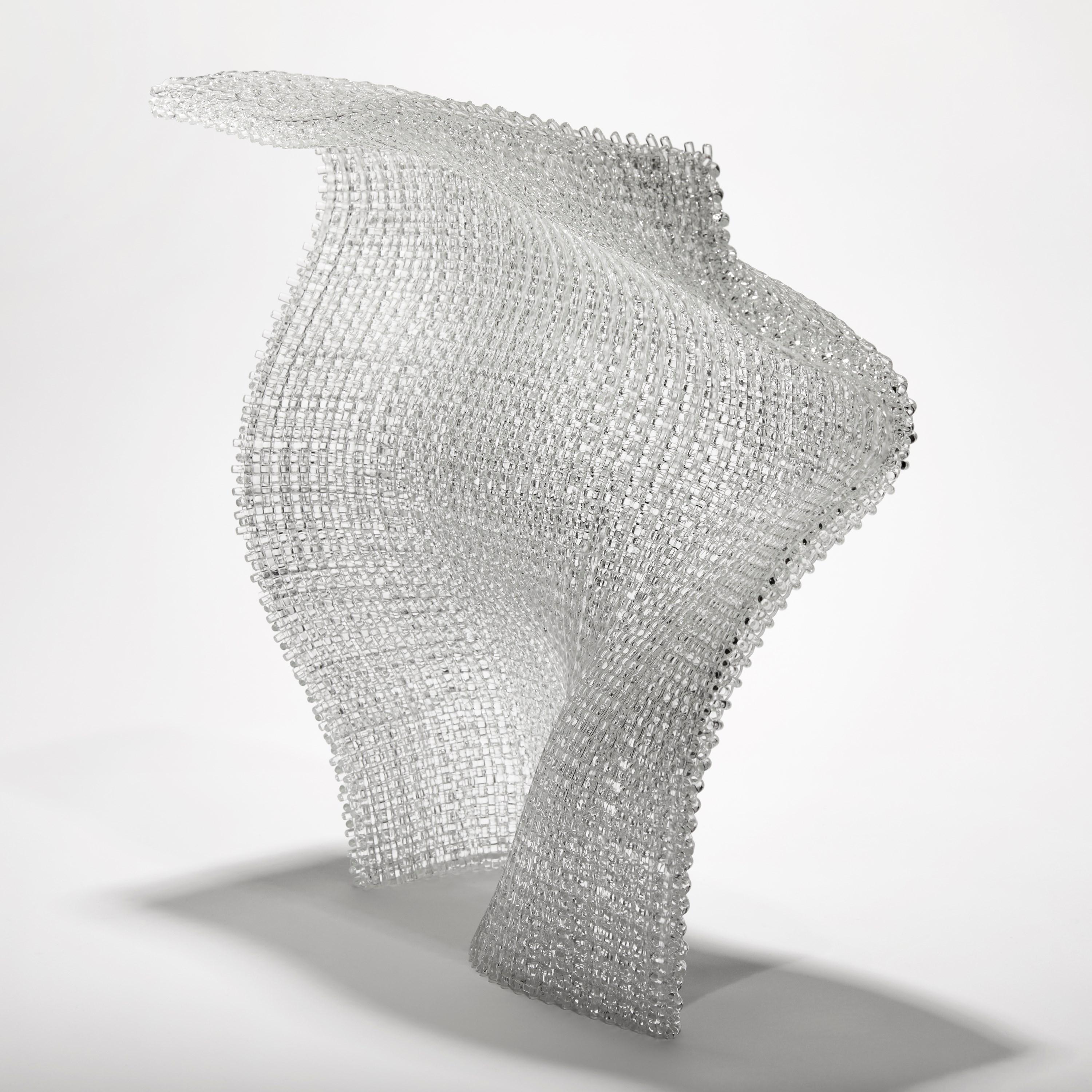 Resonance II, abstraktes, klares, wellenförmiges, gewebtes Glaskunstwerk von Cathryn Shilling (Organische Moderne) im Angebot