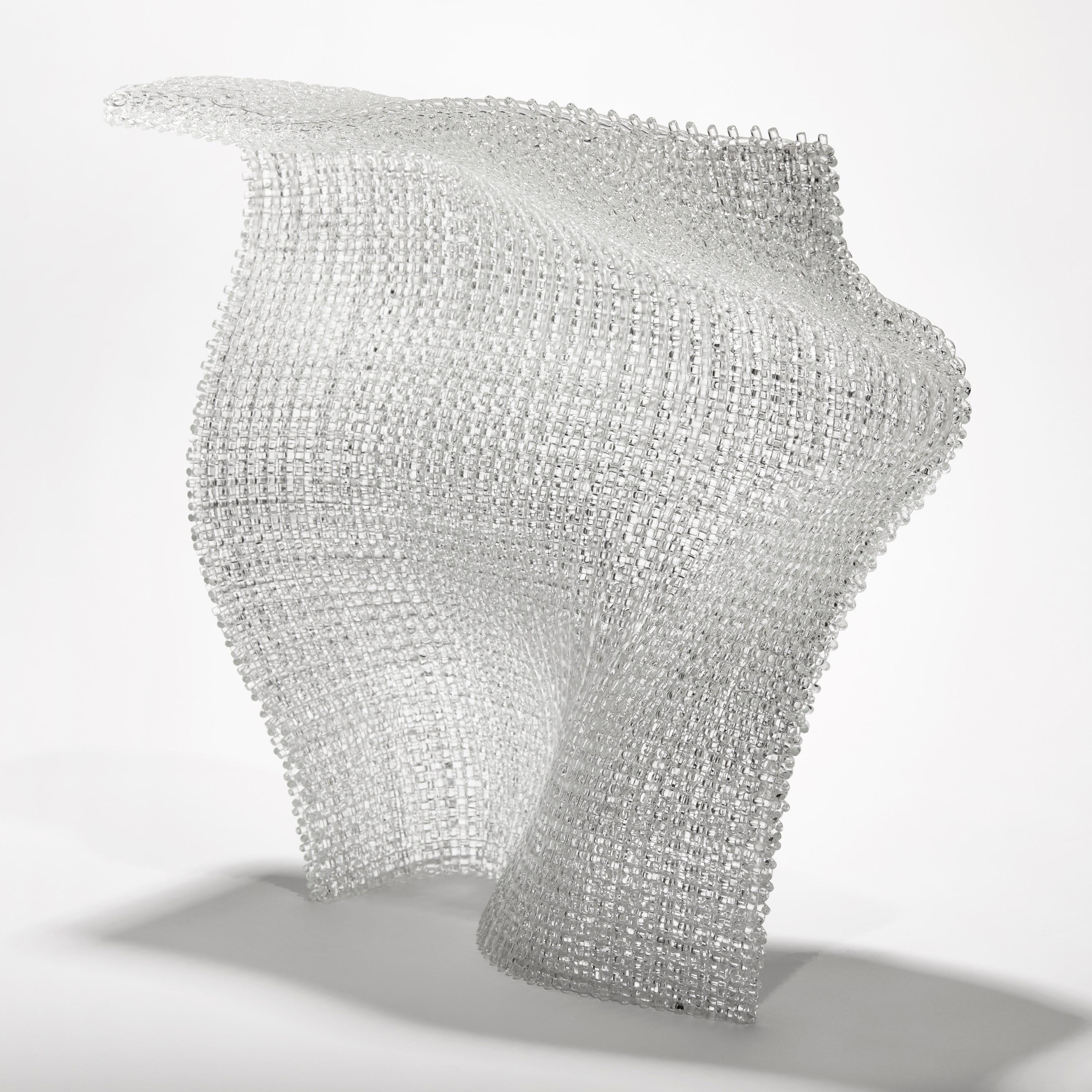 Resonance II, abstraktes, klares, wellenförmiges, gewebtes Glaskunstwerk von Cathryn Shilling (Britisch) im Angebot