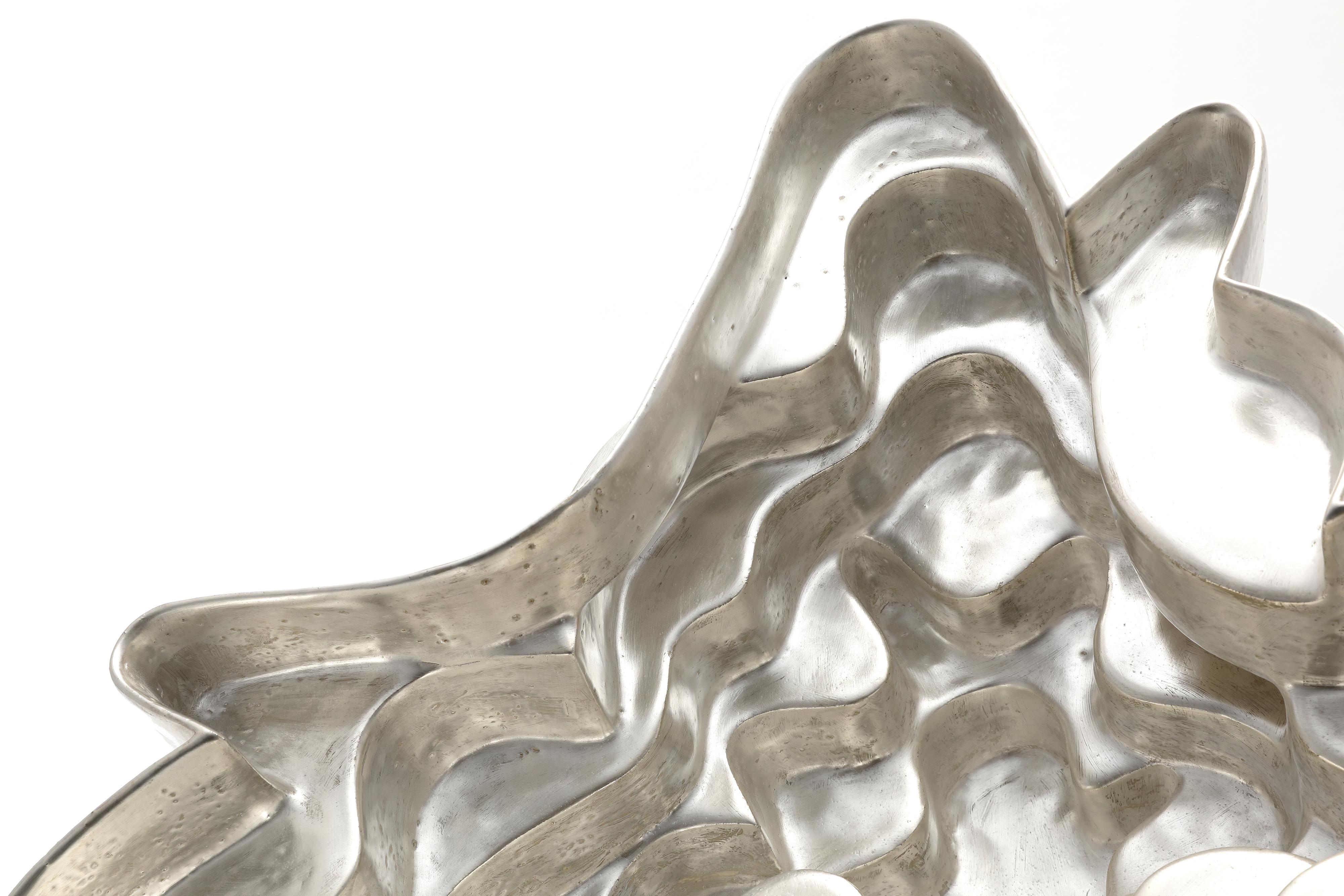 Resonate Decorative Object in Silver & Glazed Ceramic by Ain Choi (Postmoderne) im Angebot