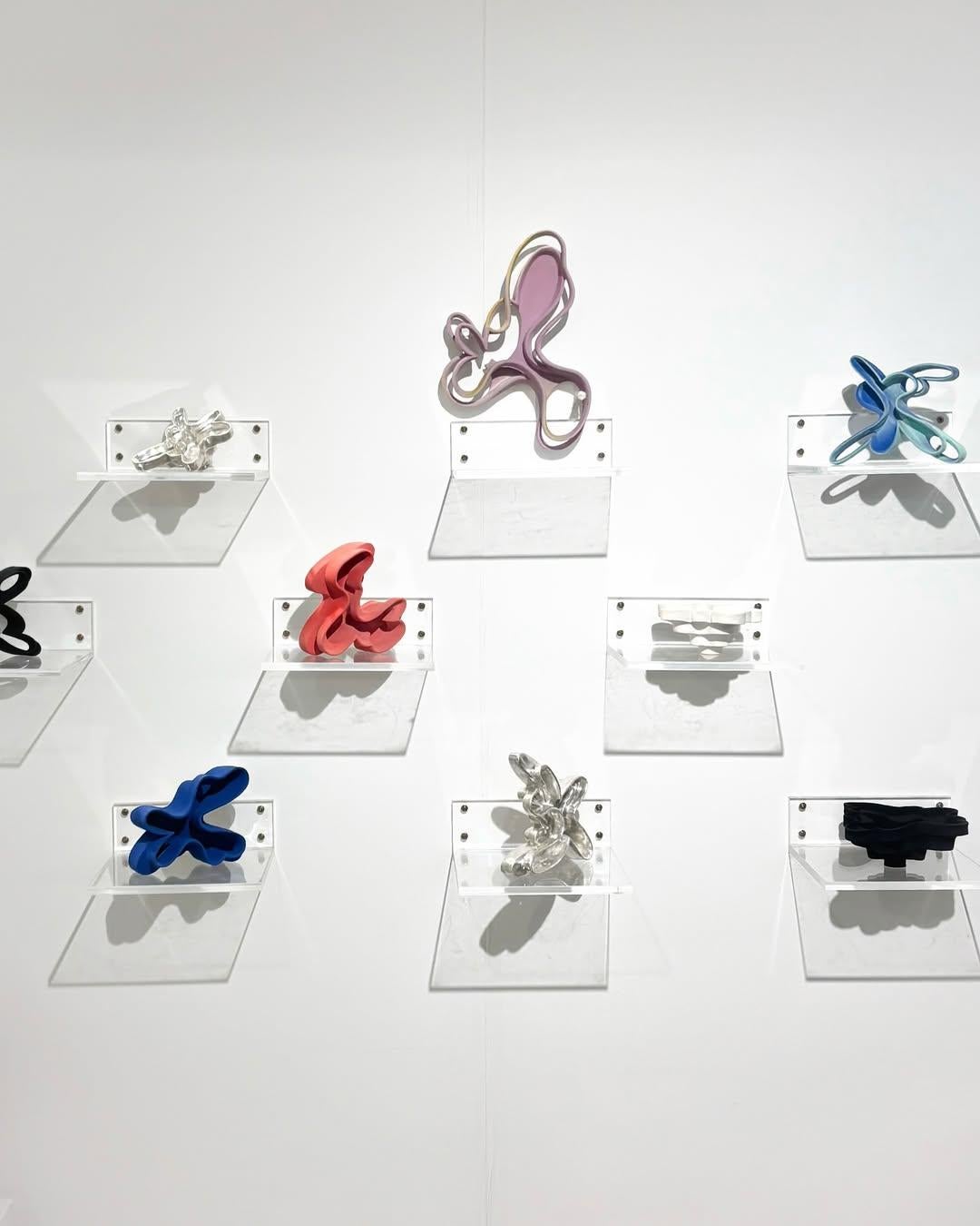 Resonate Decorative Object in Silver & Glazed Ceramic by Ain Choi (Glasiert) im Angebot