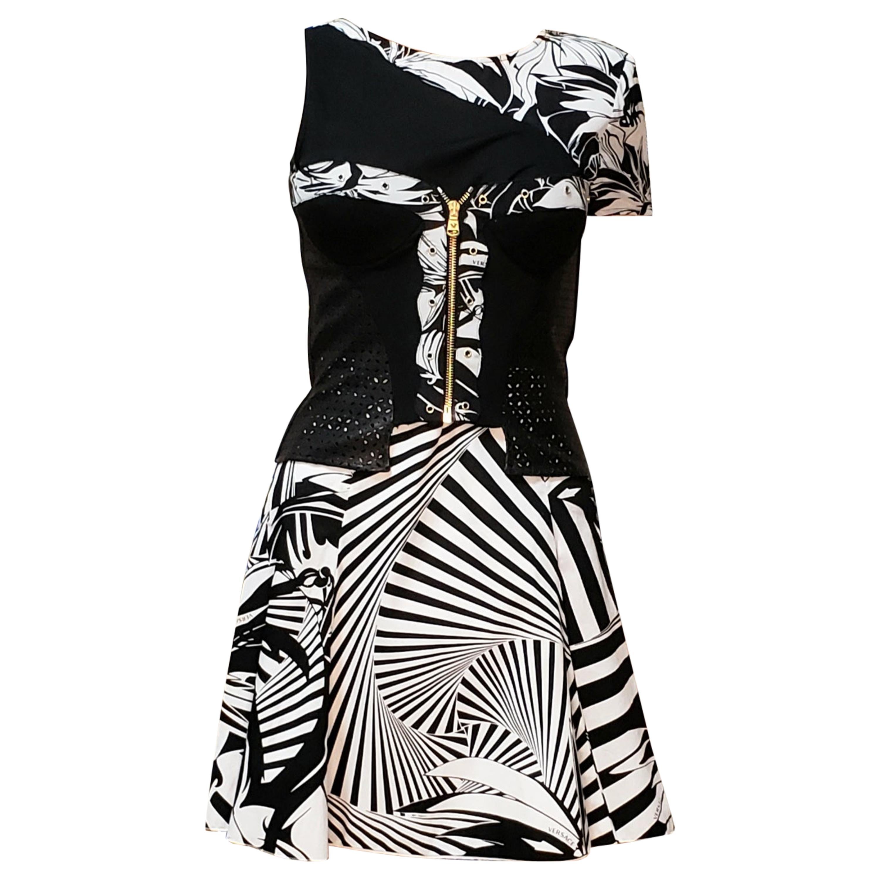 Resort/12 Look # 8 VERSACE FLORAL BLACK and WHITE SUIT w/LEATHER CORSET 38 - 2 For Sale