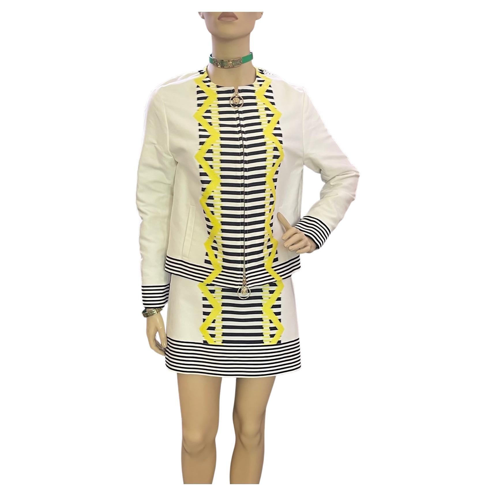 RESORT 2012 Look #2 VERSACE WHITE COTTON SKIRT SUIT Size IT 40 For Sale