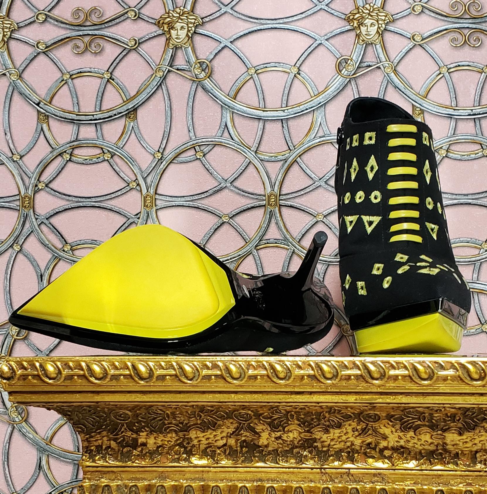 Resort 2012 look#13 VERSACE BLACK and YELLOW EYELET CANVAS PLATFORM SHOES Sz 10 For Sale 1