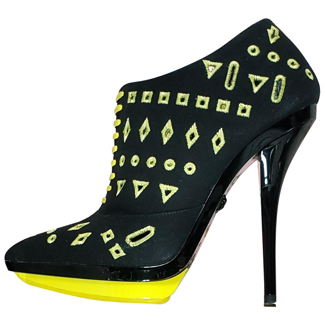 Resort 2012 look#13 VERSACE BLACK and YELLOW EYELET CANVAS PLATFORM SHOES Sz 10 For Sale