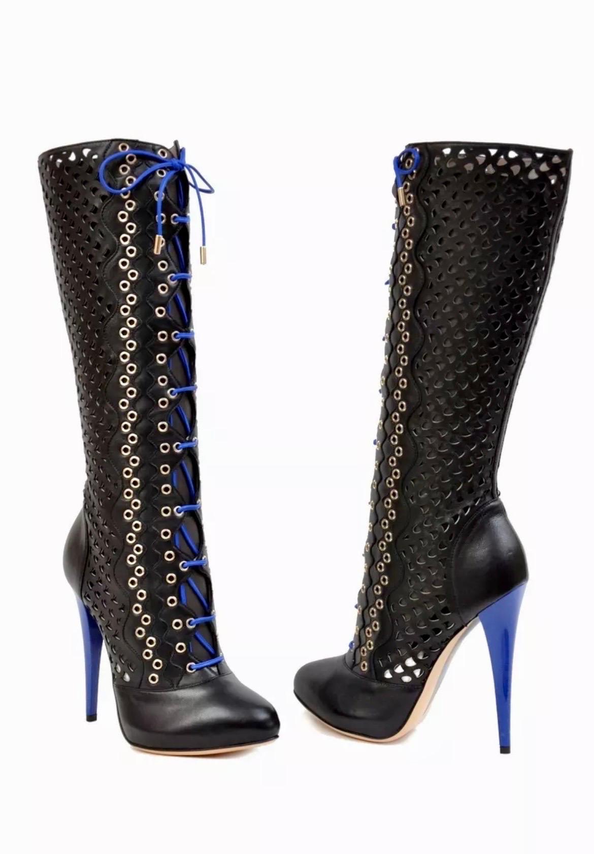 Nero Resort 2012 New Versace Stivali con piattaforma in pelle nera traforata 37 - 7 in vendita