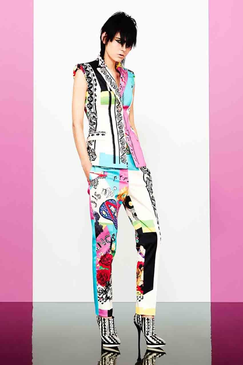 VERSACE

Actual PR-sample Resort 2013 Look # 4 


Iconic Printed Suit
Sleeveless jacket and Pants

Gold-tone Medusa hardware 





Content:  97% Cotton, 3% Elastine

Lining:100% viscose

Jacket lined with 100% Silk


Size  38 - US